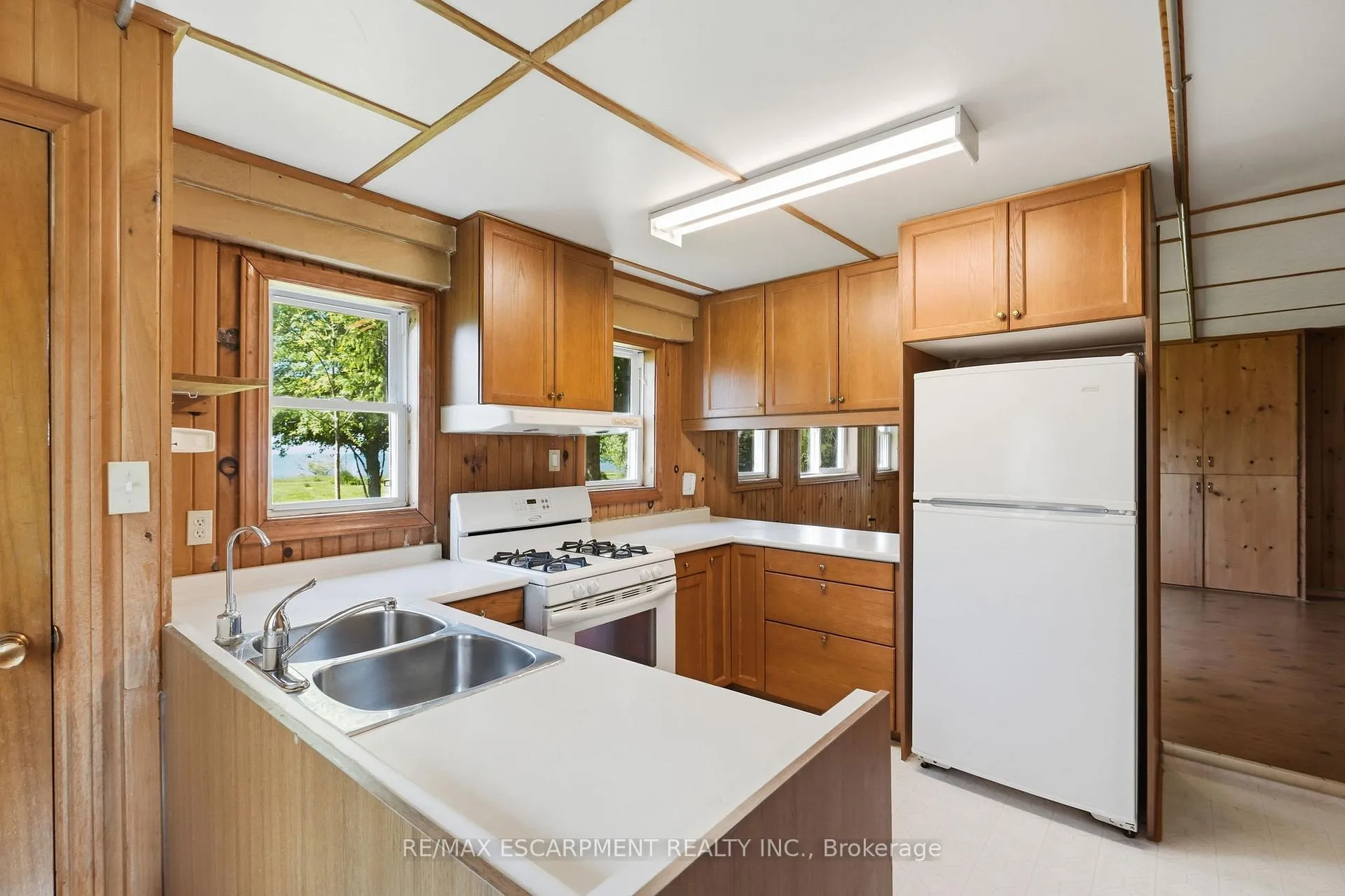 Photo 10 of 2069 Lakeshore Road, Haldimand — HOMEH
