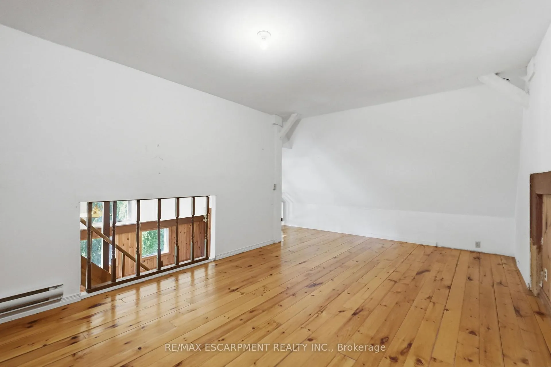 Photo 11 of 2069 Lakeshore Road, Haldimand — HOMEH