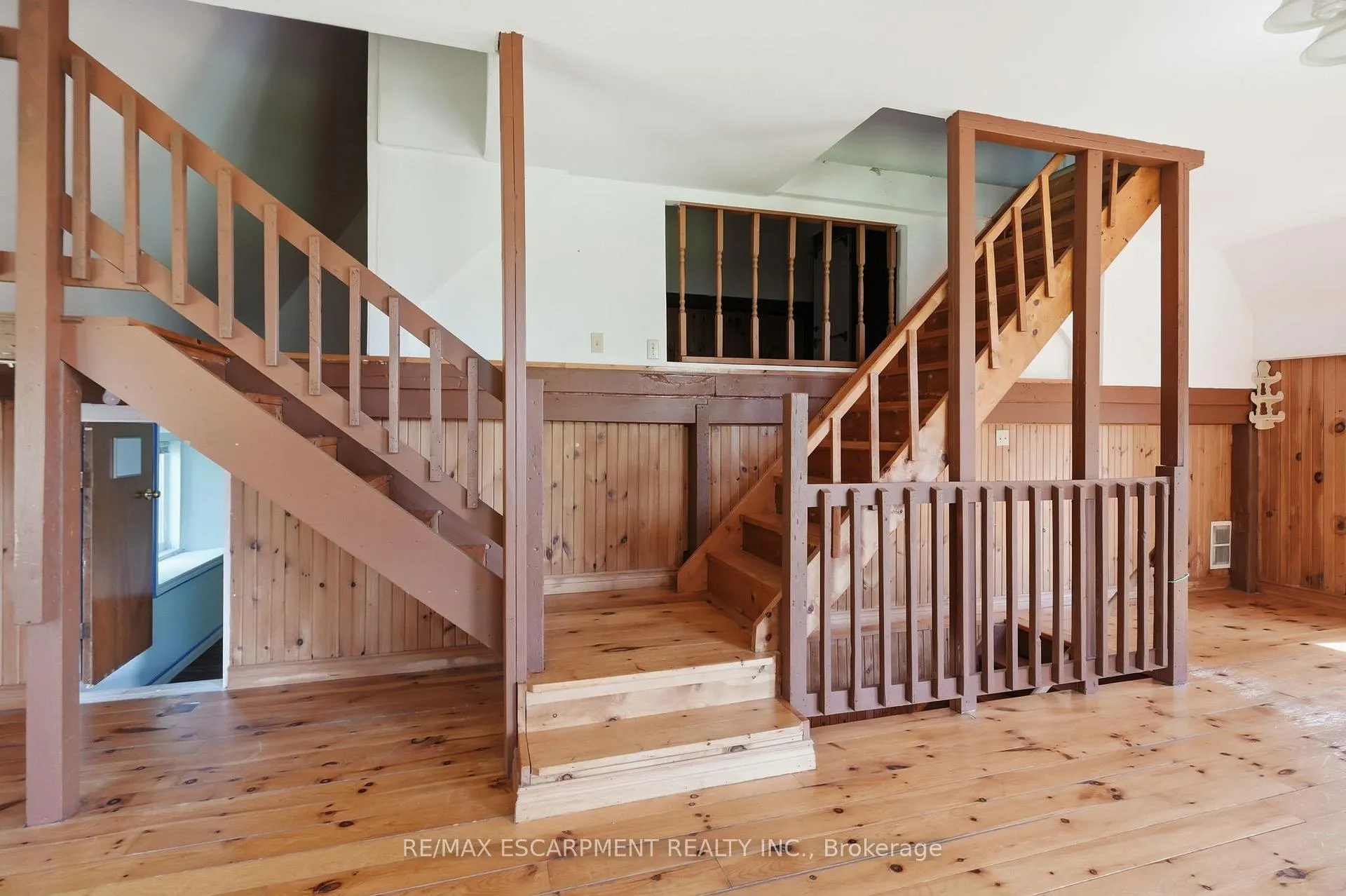 Photo 13 of 2069 Lakeshore Road, Haldimand — HOMEH