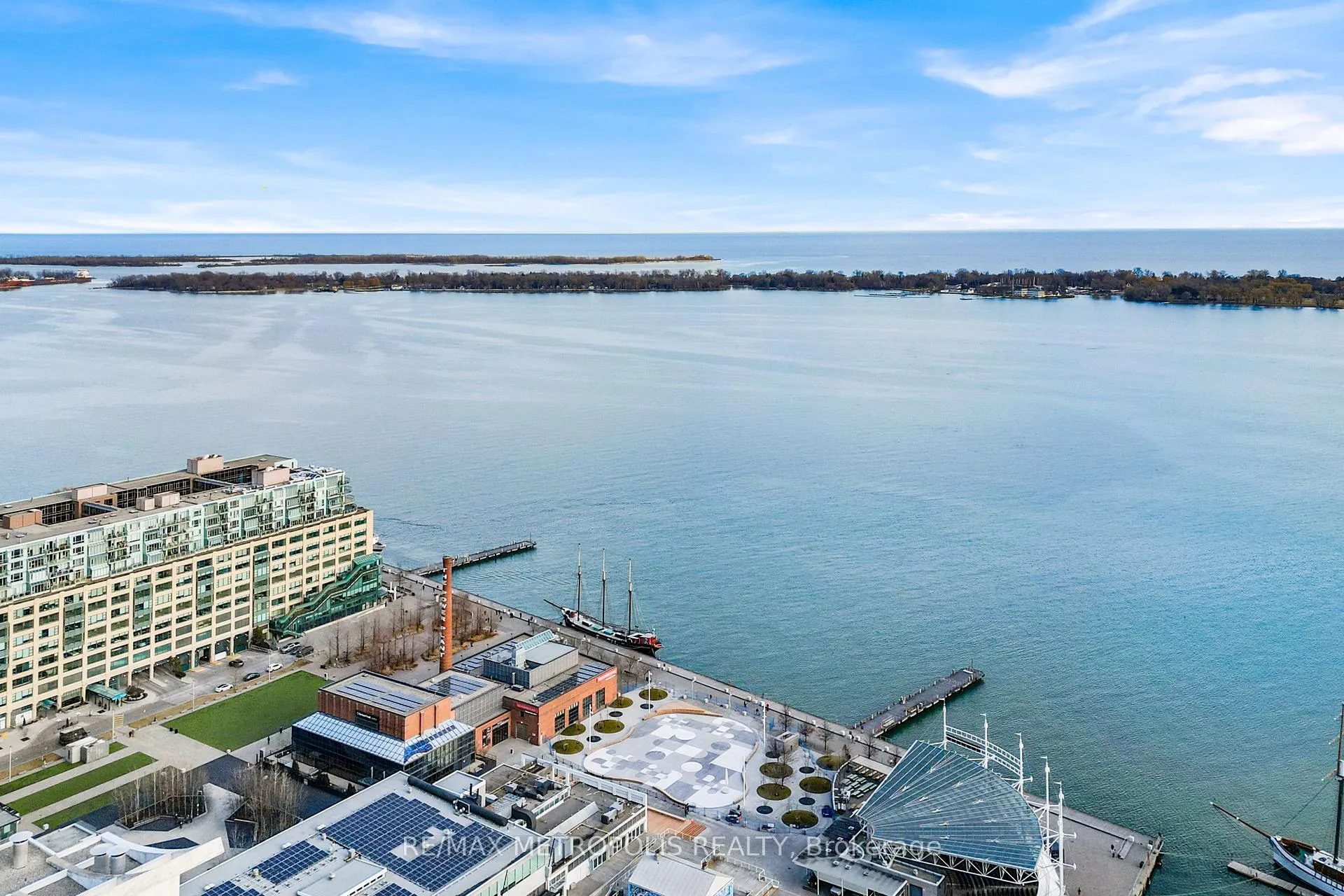 Photo 3 of Unit 1710, 1 Scott Street, Toronto, Waterfront Communities — HOMEH
