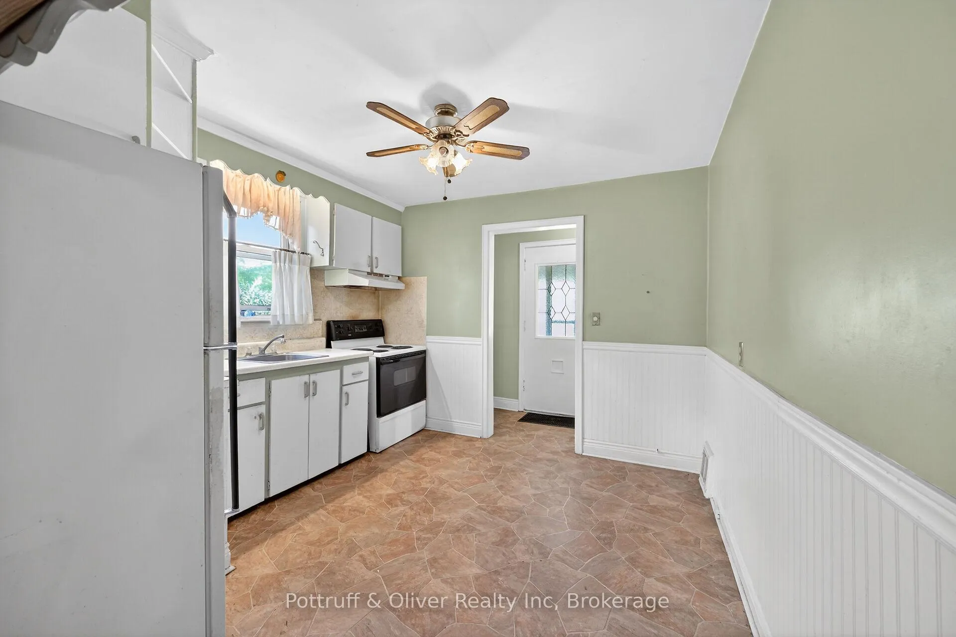 Photo 12 of 167 Taylor Avenue, Hamilton, Glenview — HOMEH
