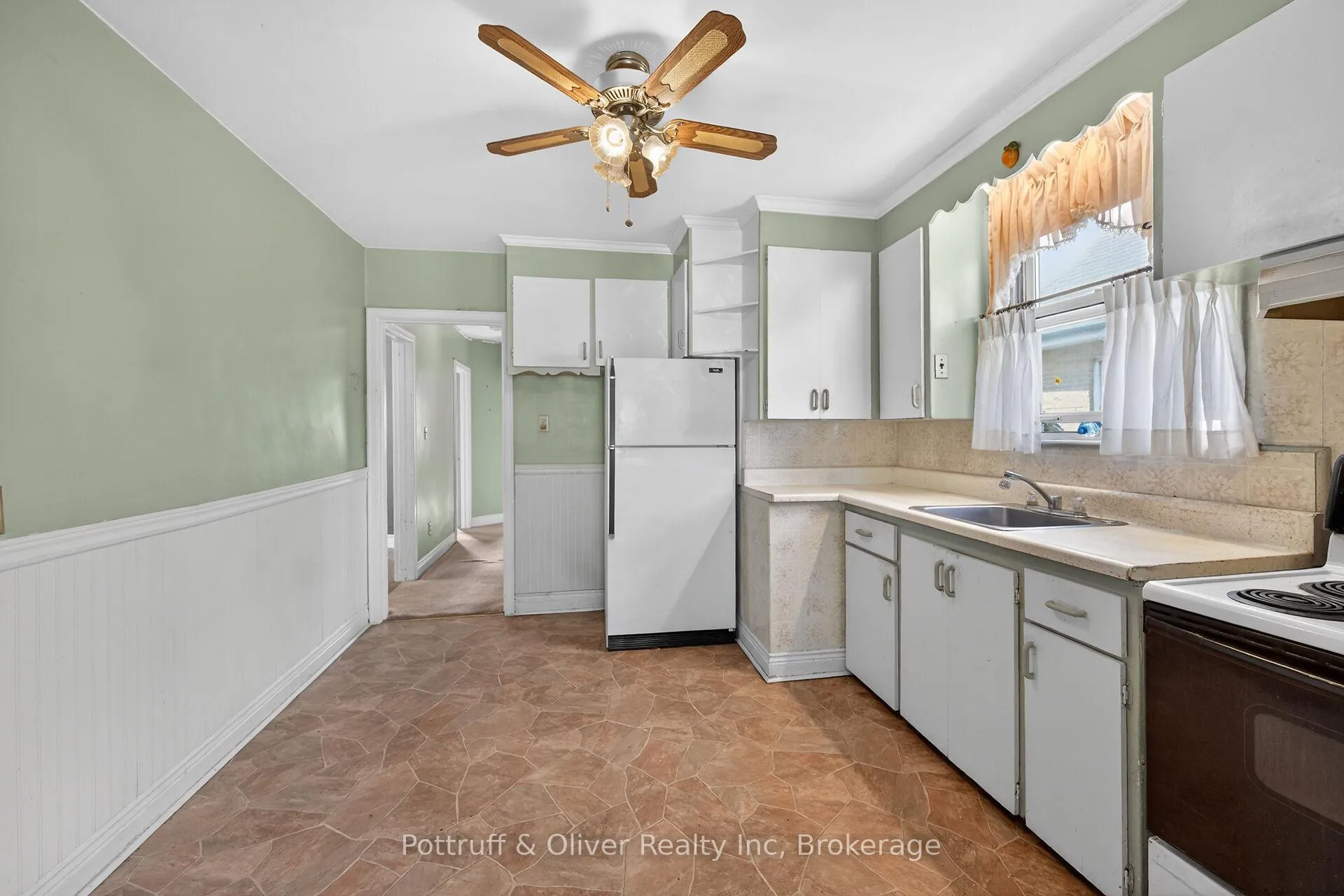 Photo 14 of 167 Taylor Avenue, Hamilton, Glenview — HOMEH