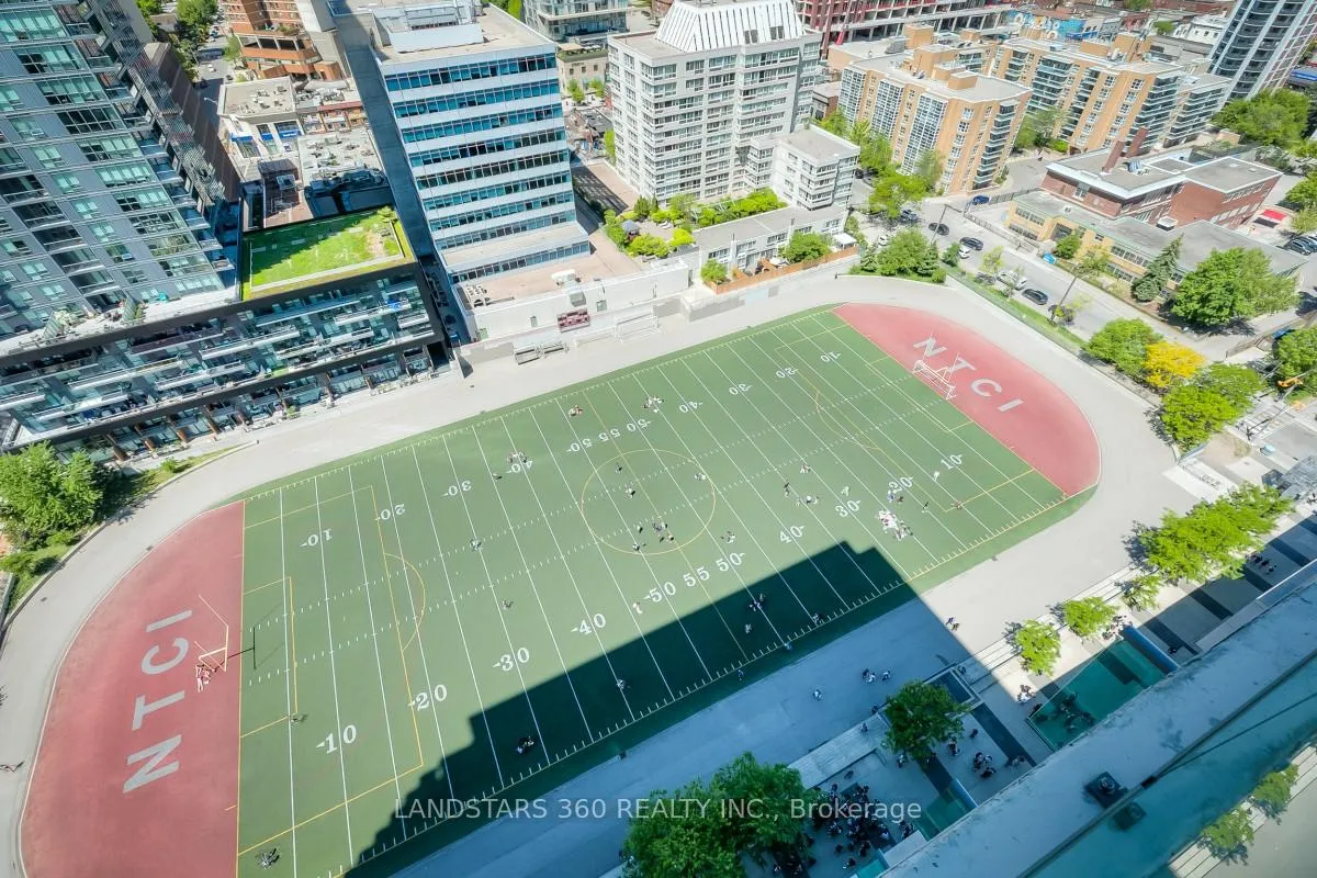 Photo 5 of Unit 2120, 70 Roehampton Avenue, Toronto, Mount Pleasant West — HOMEH