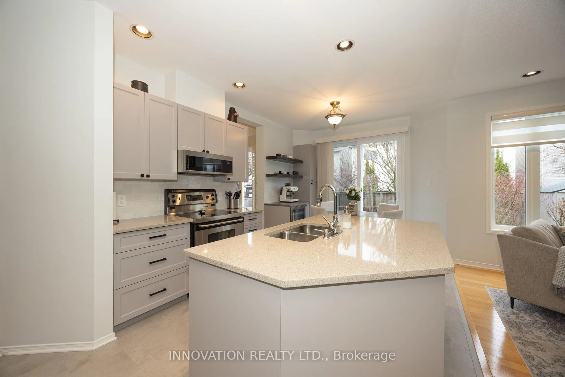 Photo 9 of 15 Whithorn Avenue, Ottawa, Kanata - Morgan's Grant/South March — HOMEH