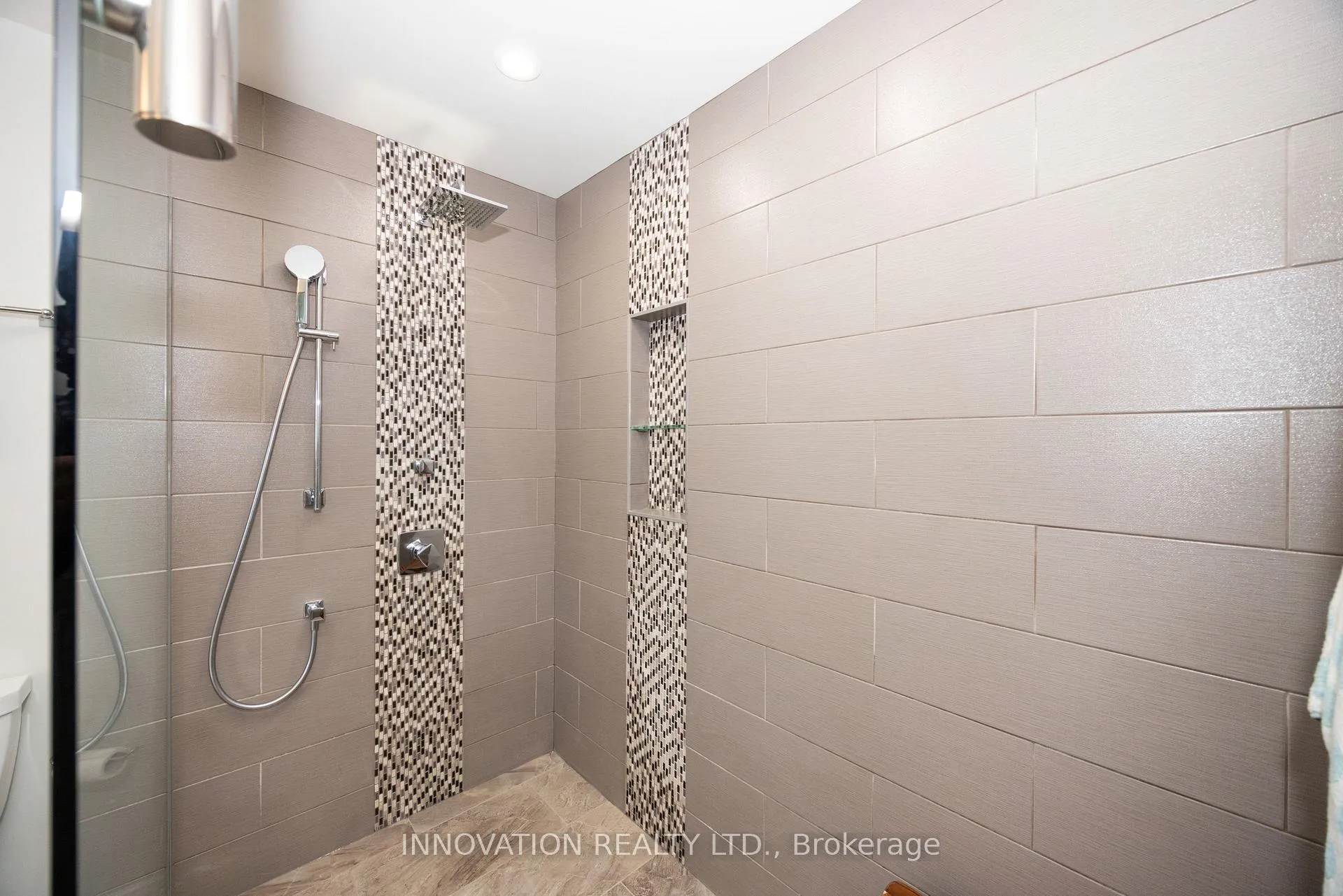 Photo 26 of 15 Whithorn Avenue, Ottawa, Kanata - Morgan's Grant/South March — HOMEH