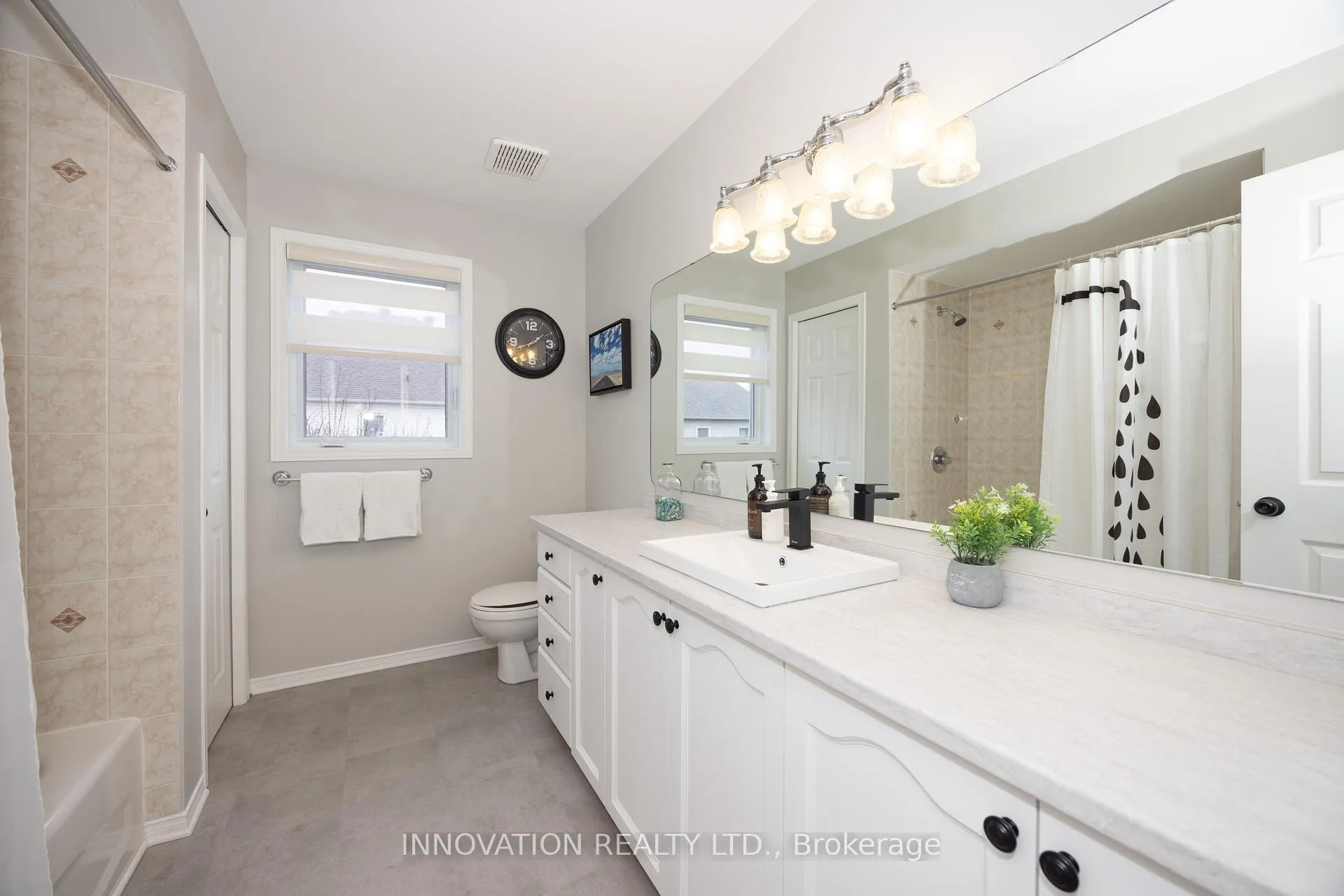 Photo 33 of 15 Whithorn Avenue, Ottawa, Kanata - Morgan's Grant/South March — HOMEH