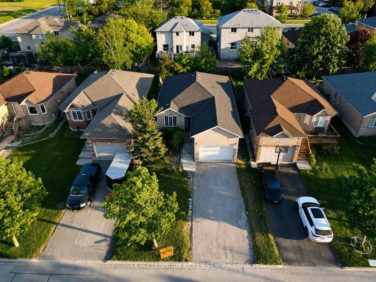 Photo 3 of 15 Quinlan Road, Barrie, Georgian Drive — HOMEH