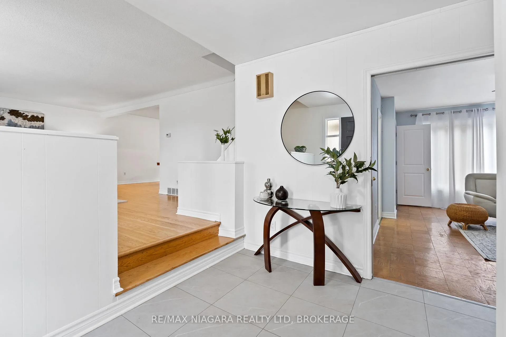 Photo 5 of 4 Tanner Circle, St. Catharines, Lakeshore — HOMEH