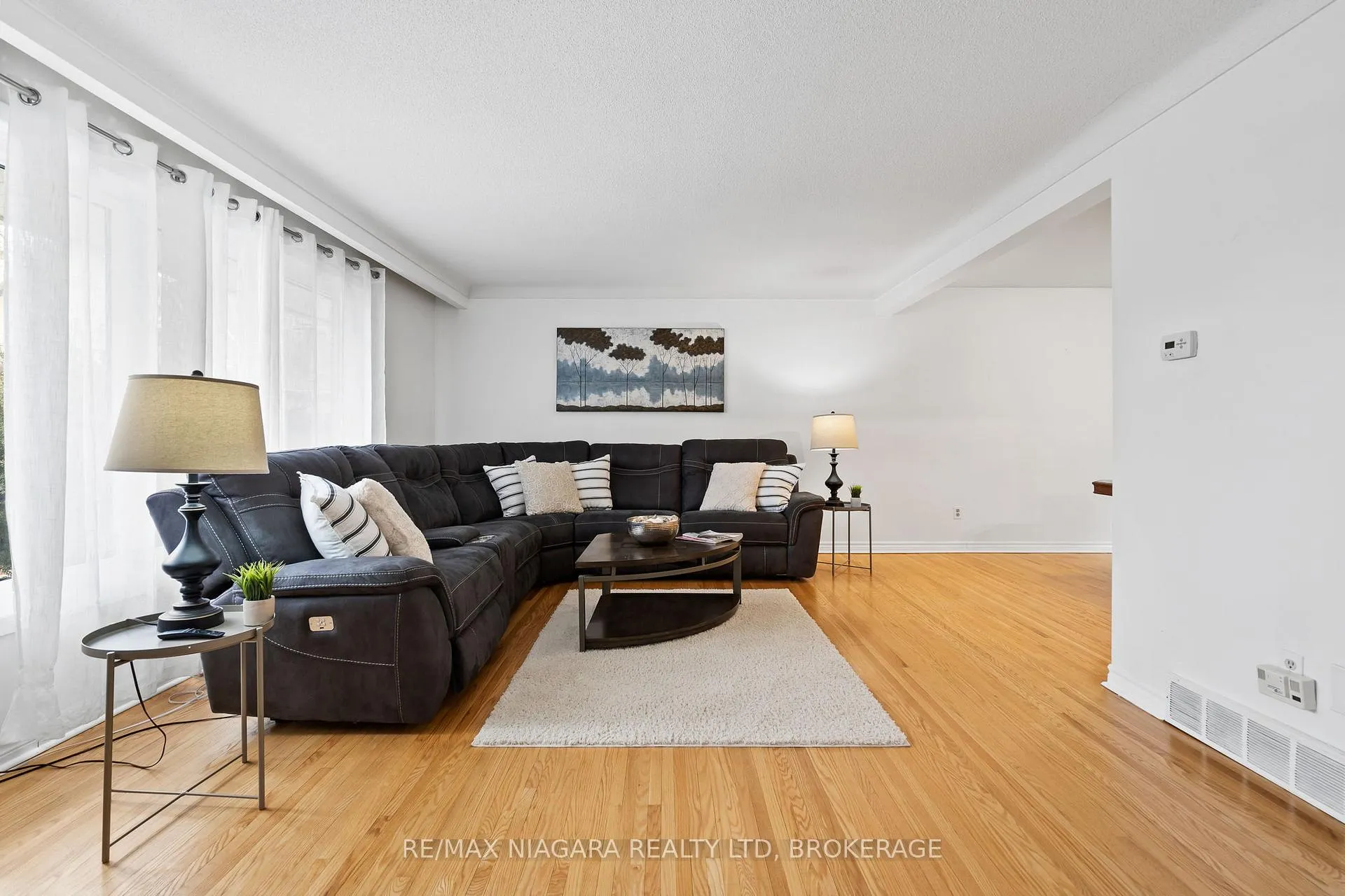 Photo 6 of 4 Tanner Circle, St. Catharines, Lakeshore — HOMEH