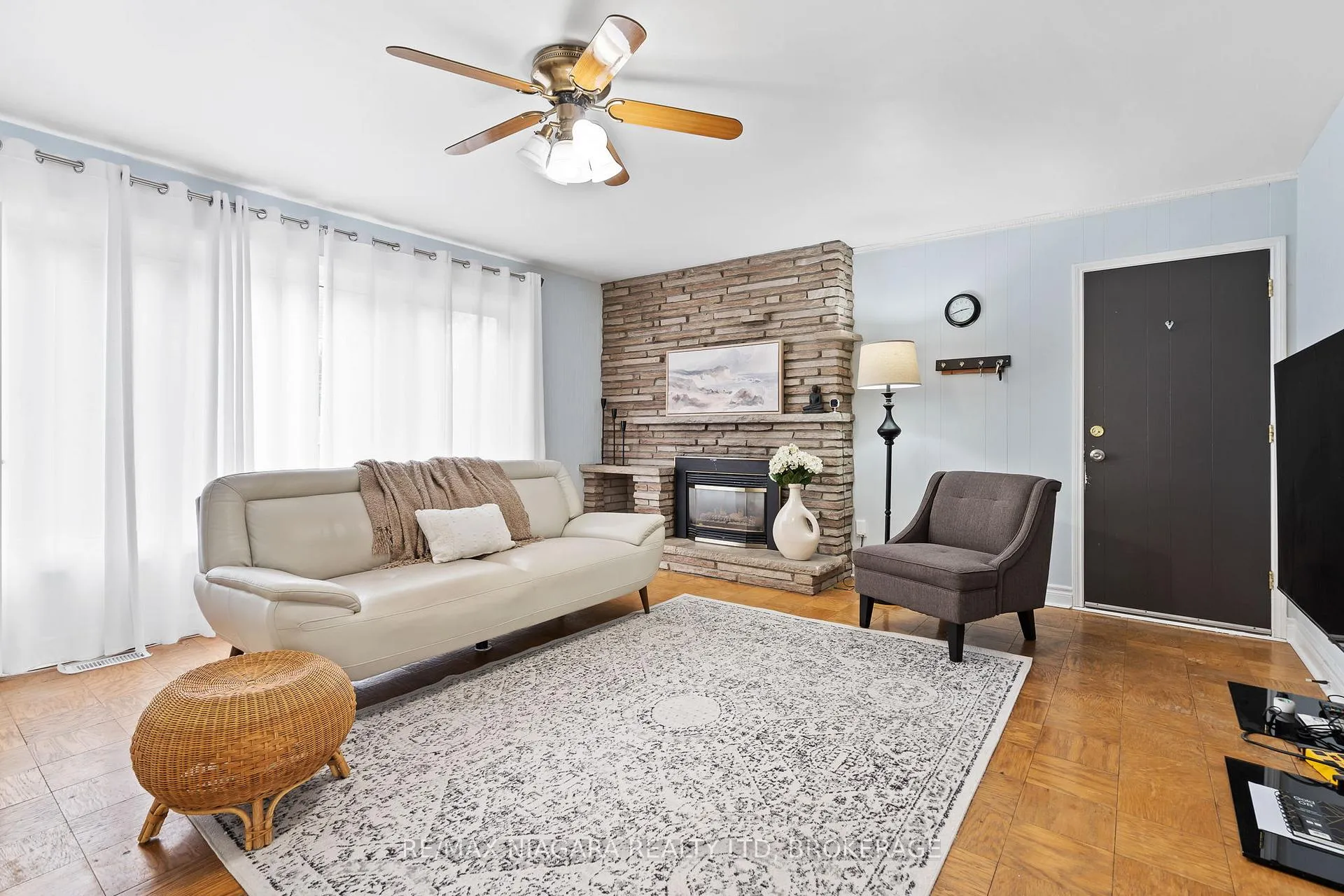 Photo 13 of 4 Tanner Circle, St. Catharines, Lakeshore — HOMEH