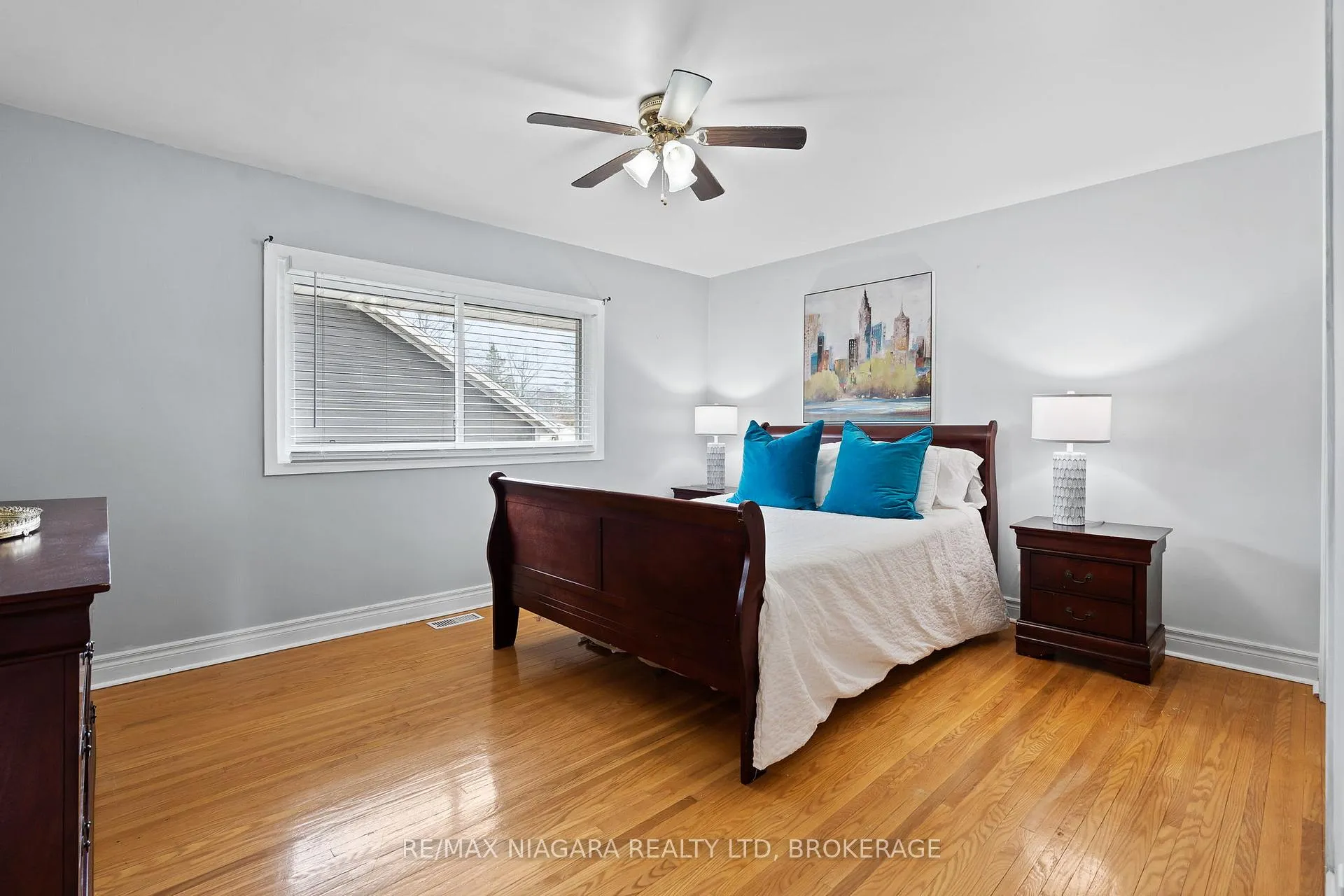 Photo 18 of 4 Tanner Circle, St. Catharines, Lakeshore — HOMEH
