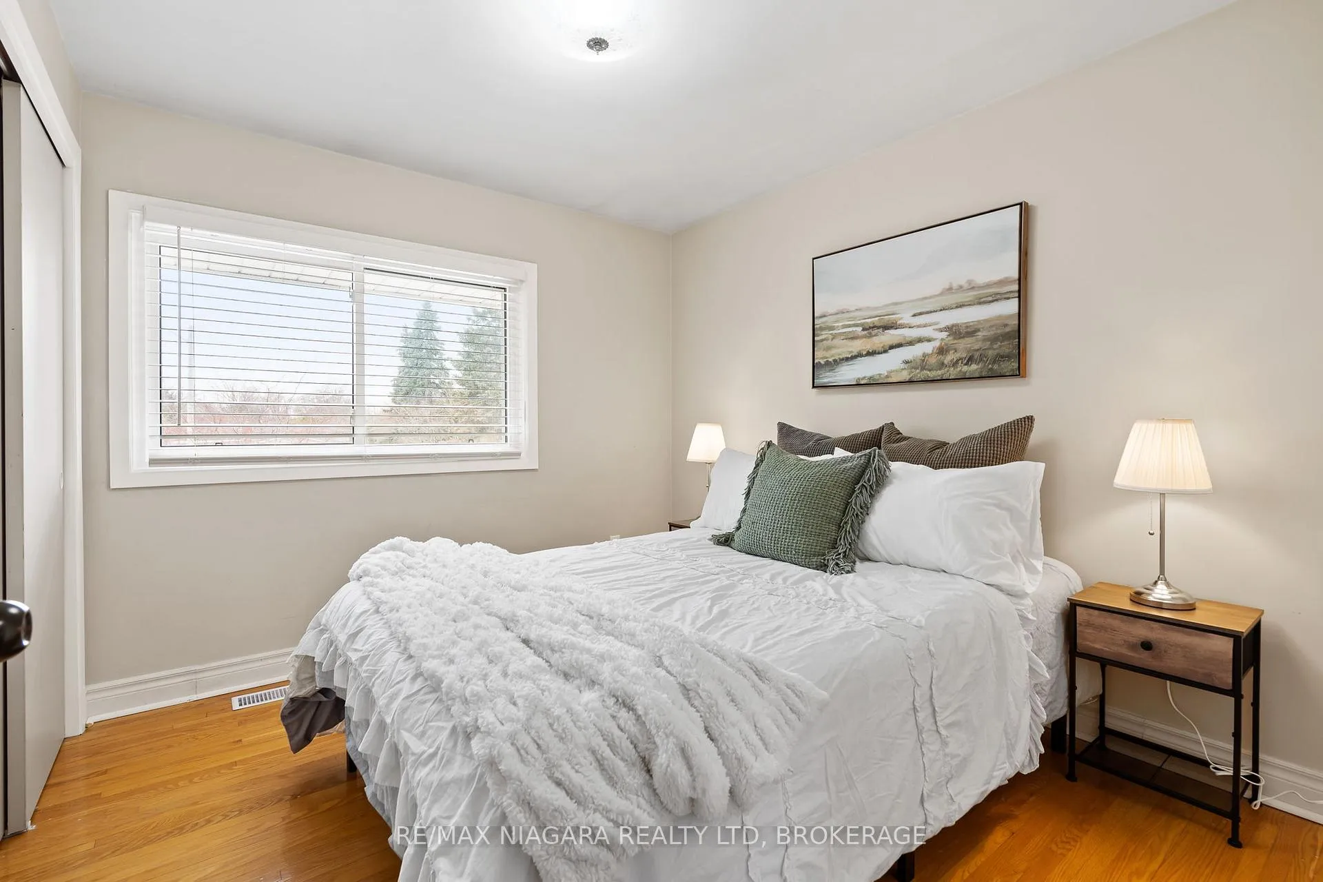 Photo 20 of 4 Tanner Circle, St. Catharines, Lakeshore — HOMEH