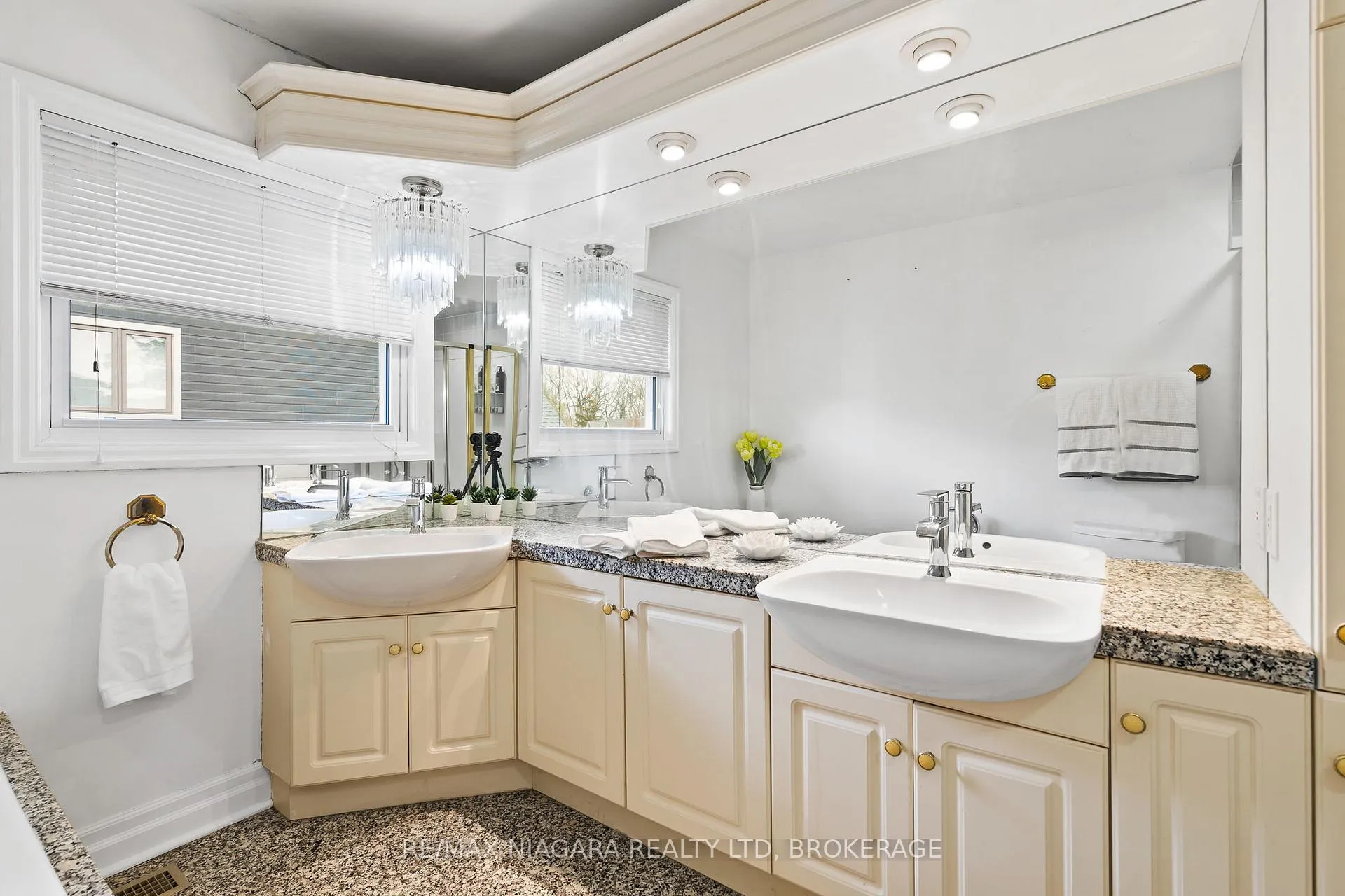 Photo 23 of 4 Tanner Circle, St. Catharines, Lakeshore — HOMEH