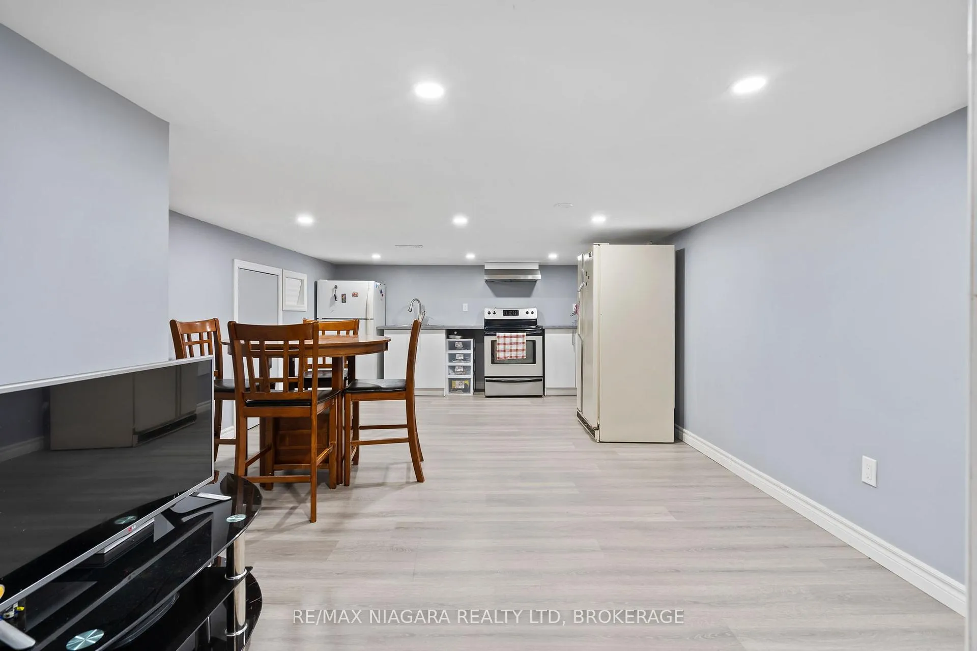 Photo 25 of 4 Tanner Circle, St. Catharines, Lakeshore — HOMEH