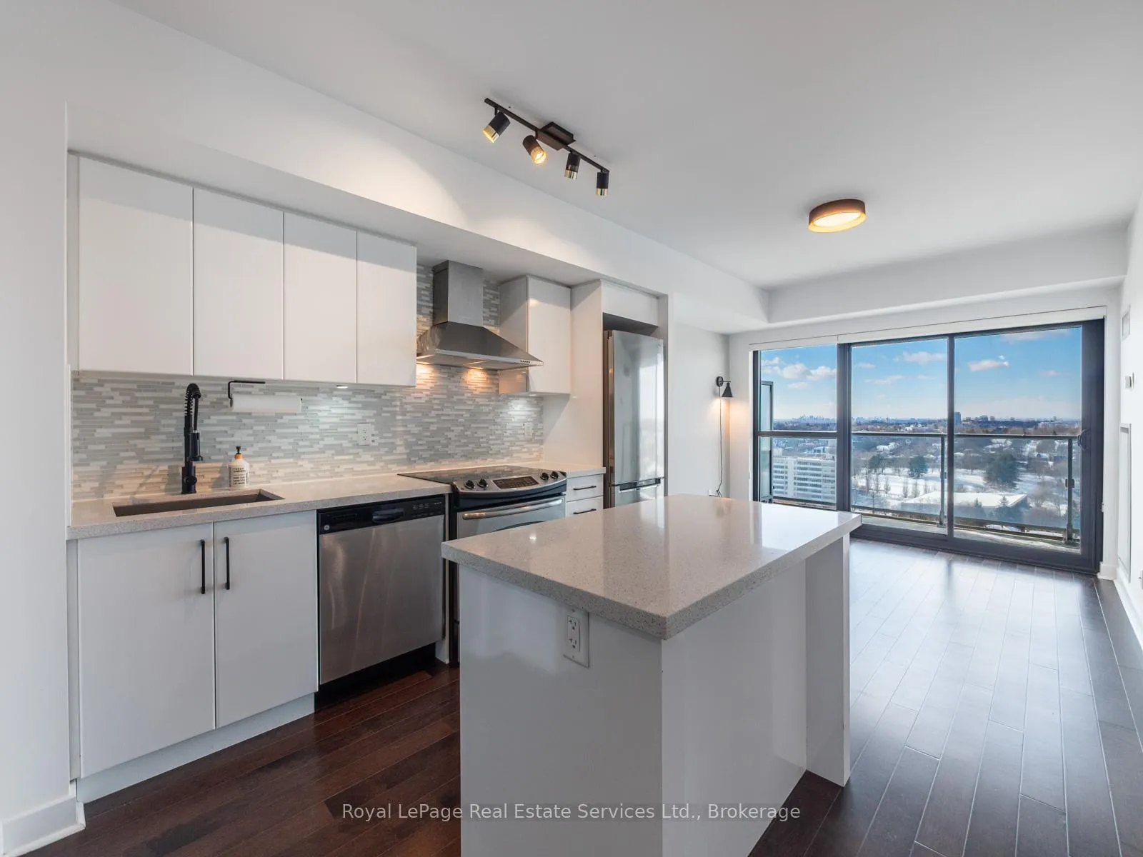 Photo 4 of Unit 1711, 58 Orchard View Boulevard, Toronto, Yonge-Eglinton — HOMEH