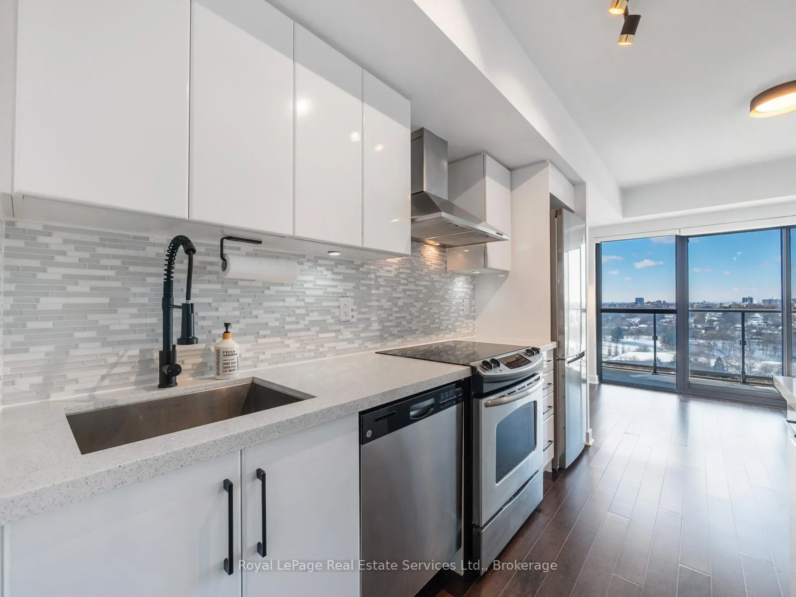 Photo 9 of Unit 1711, 58 Orchard View Boulevard, Toronto, Yonge-Eglinton — HOMEH