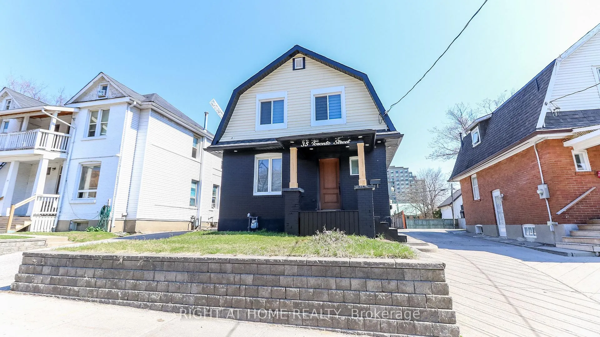 Photo 1 of 35 Toronto Street, Barrie, City Centre — HOMEH