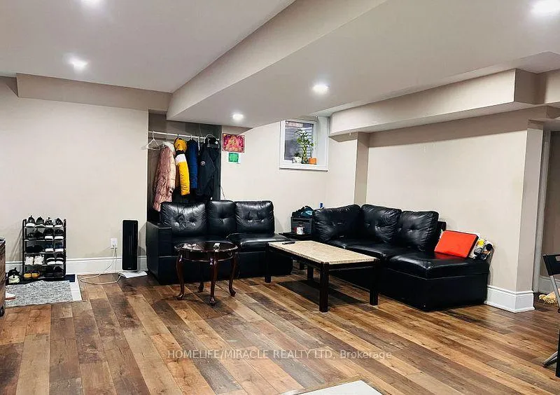 Photo 2 of Unit Basement, 4 Fanning Trail, Brampton, Toronto Gore Rural Estate — HOMEH
