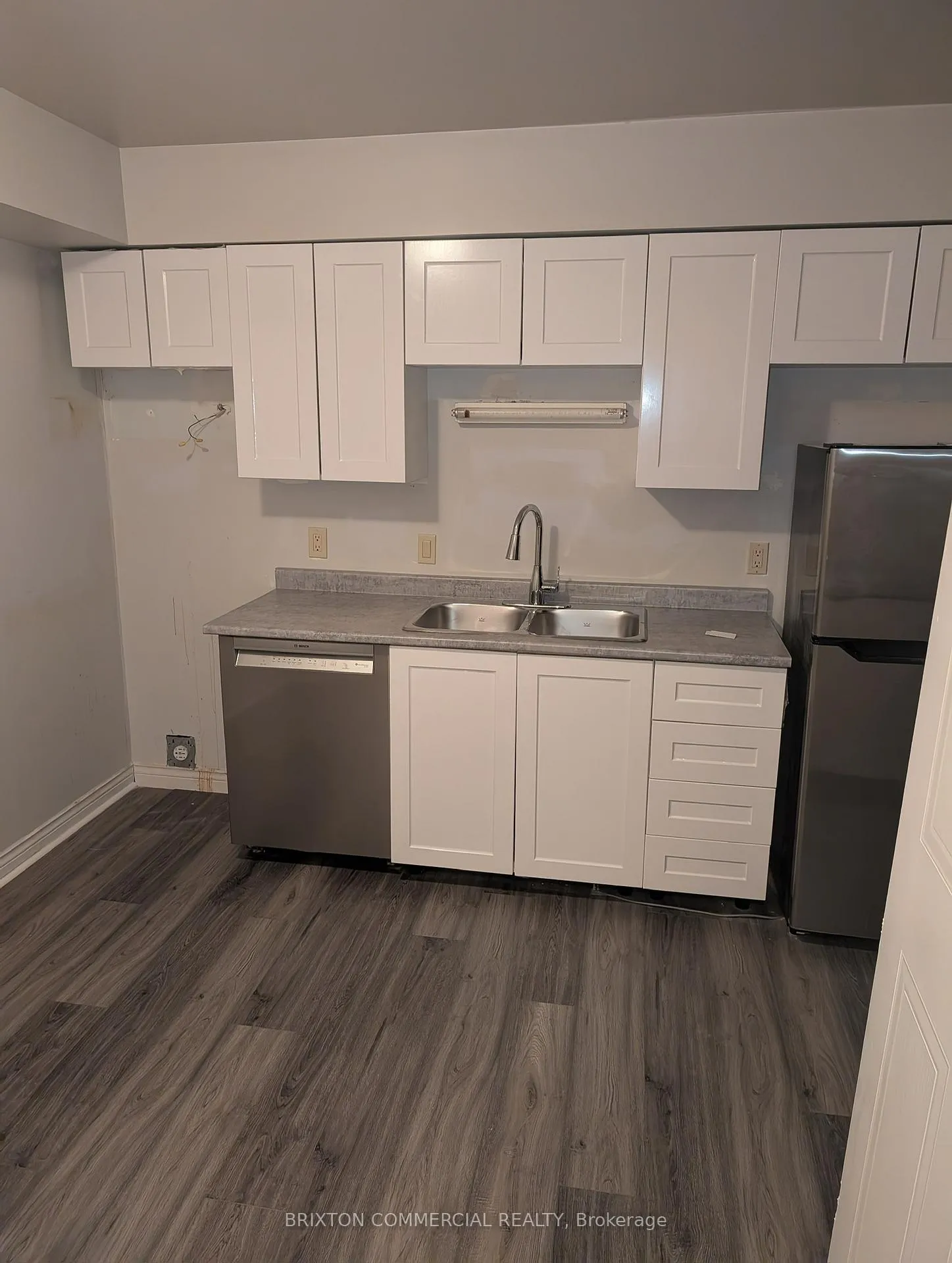 Photo 12 of Unit 303, 75 Elm Street, St. Thomas — HOMEH