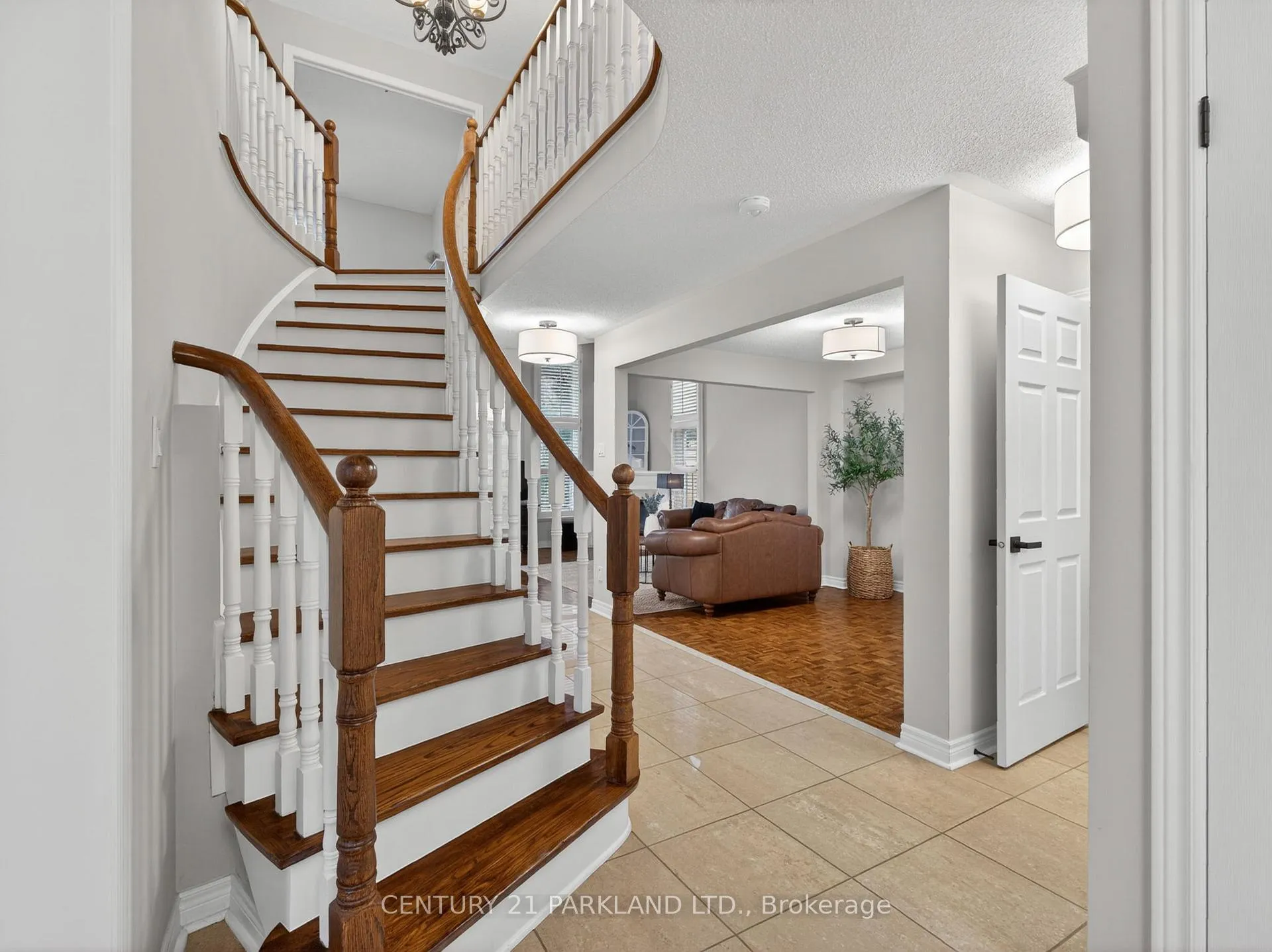 Photo 5 of 50 Esposito Drive, Caledon, Bolton East — HOMEH