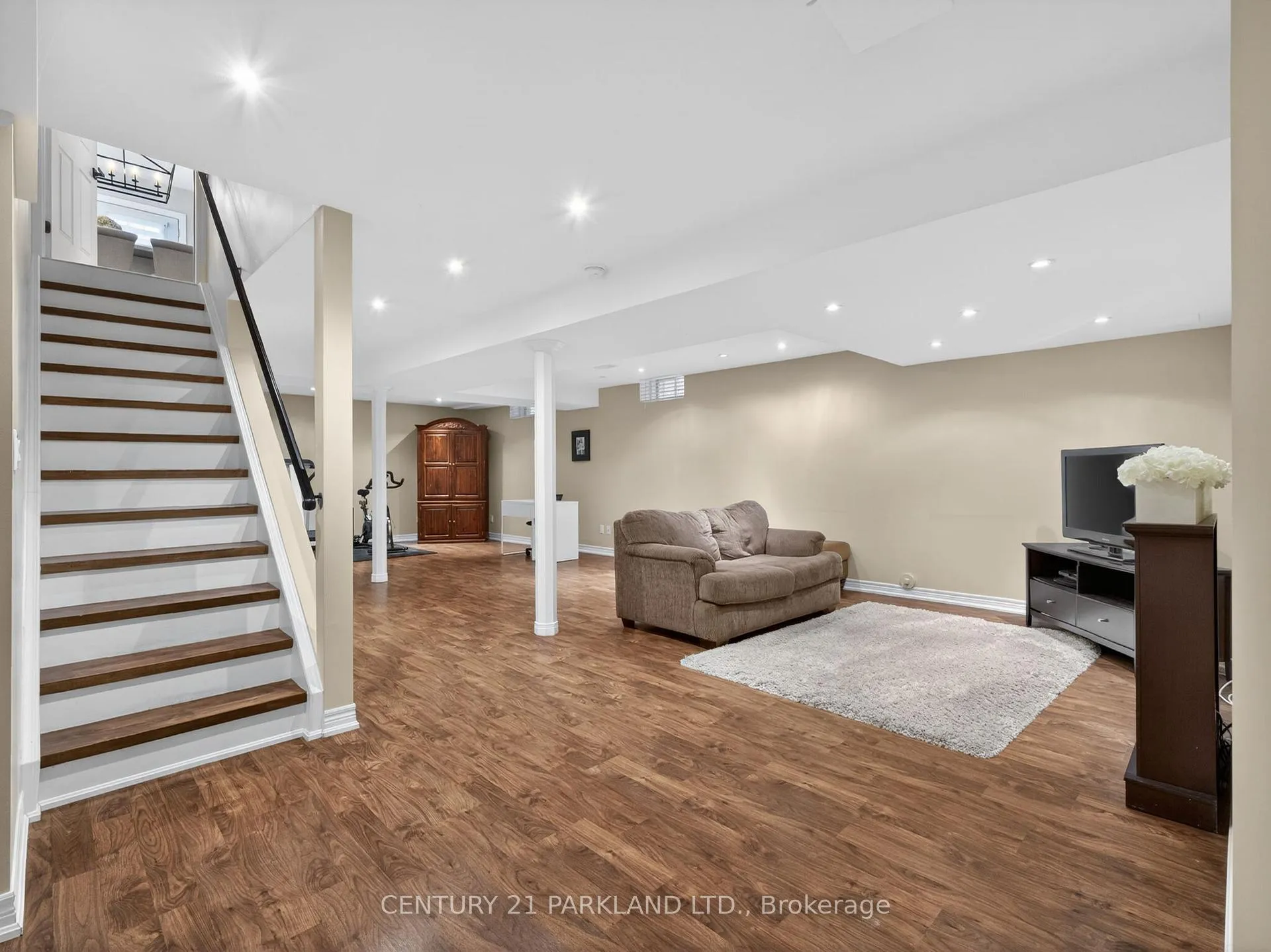 Photo 12 of 50 Esposito Drive, Caledon, Bolton East — HOMEH