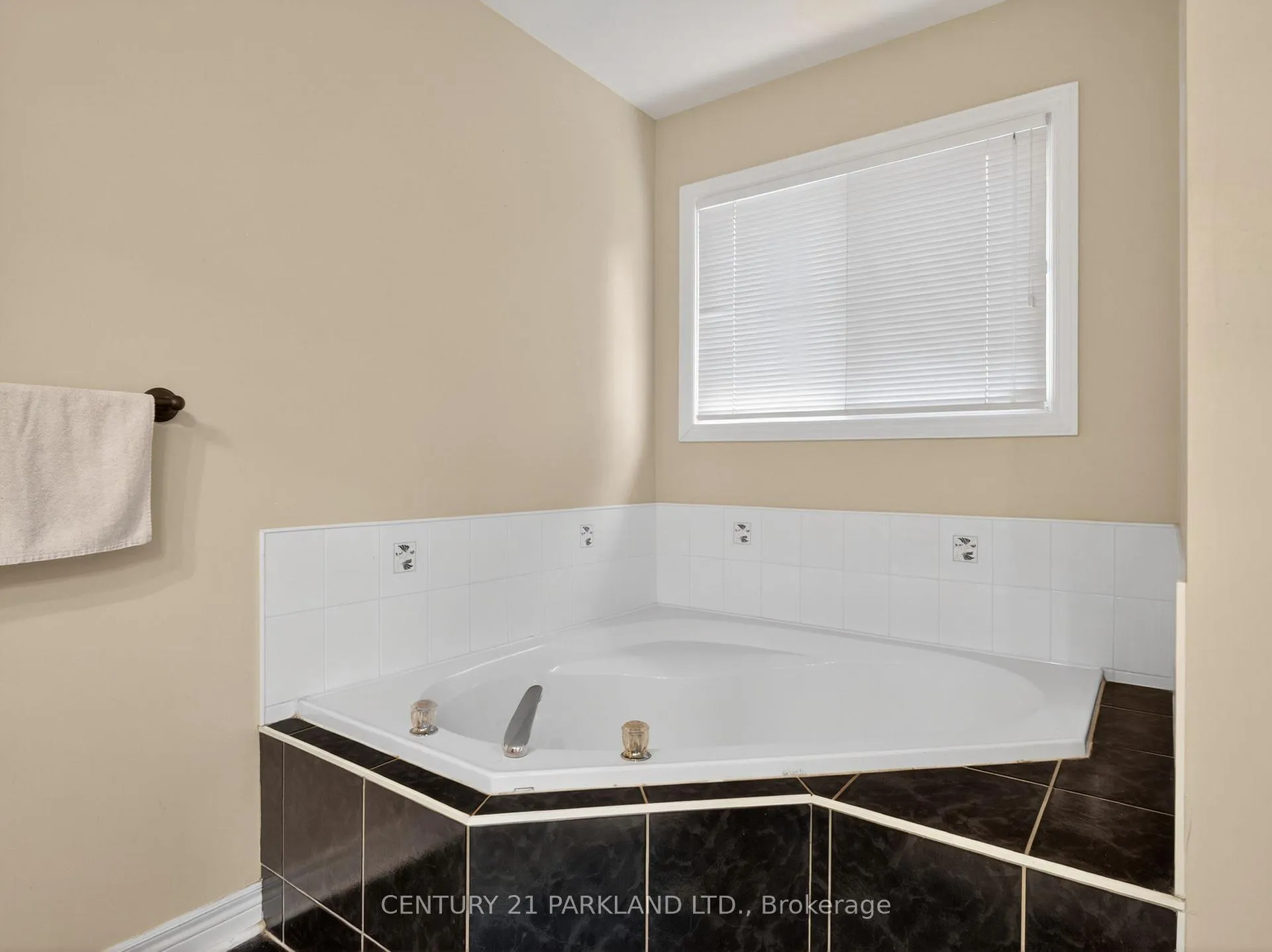 Photo 38 of 50 Esposito Drive, Caledon, Bolton East — HOMEH