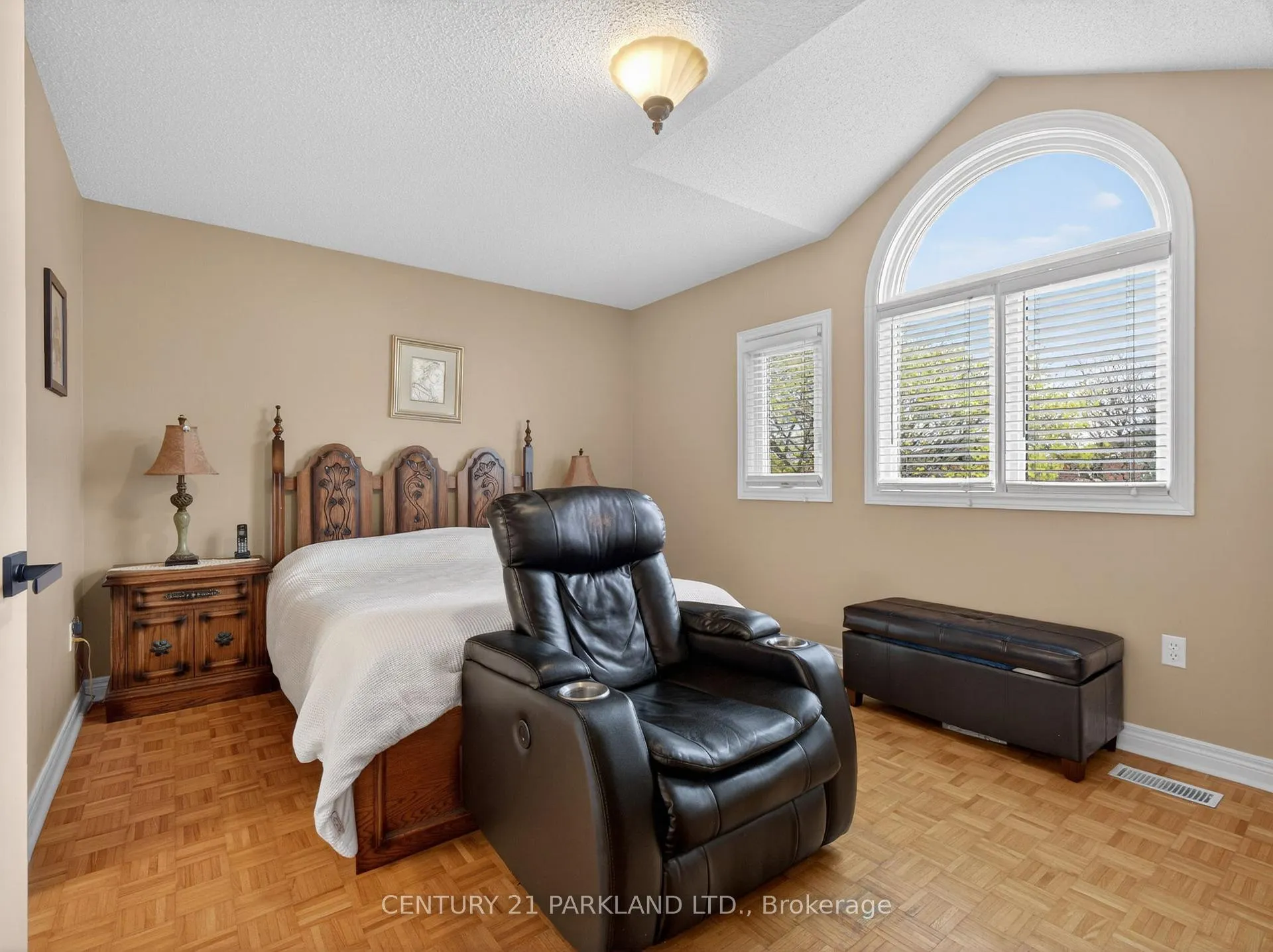 Photo 44 of 50 Esposito Drive, Caledon, Bolton East — HOMEH