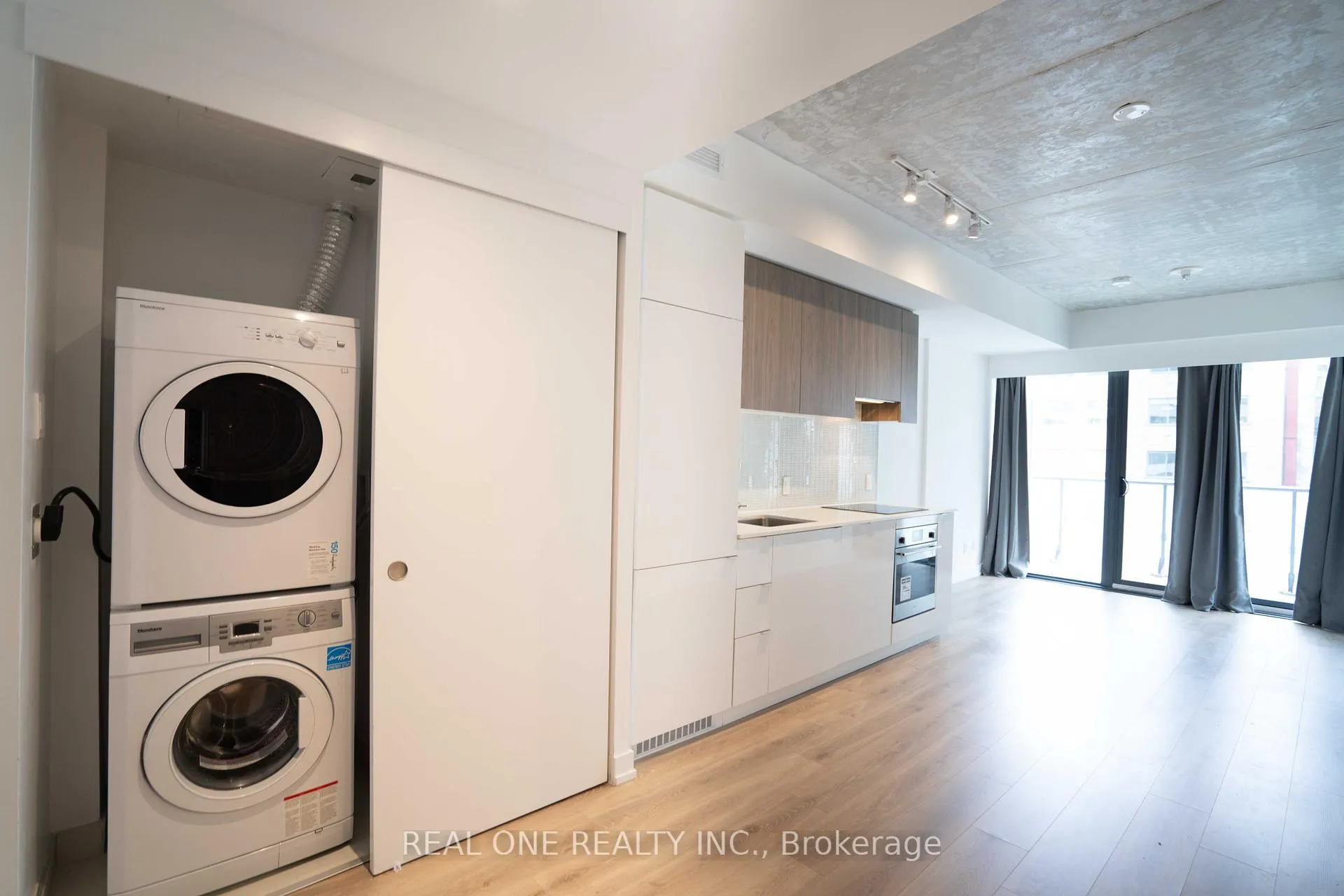 Photo 5 of Unit 318, 161 Roehampton Avenue, Toronto, Mount Pleasant West — HOMEH