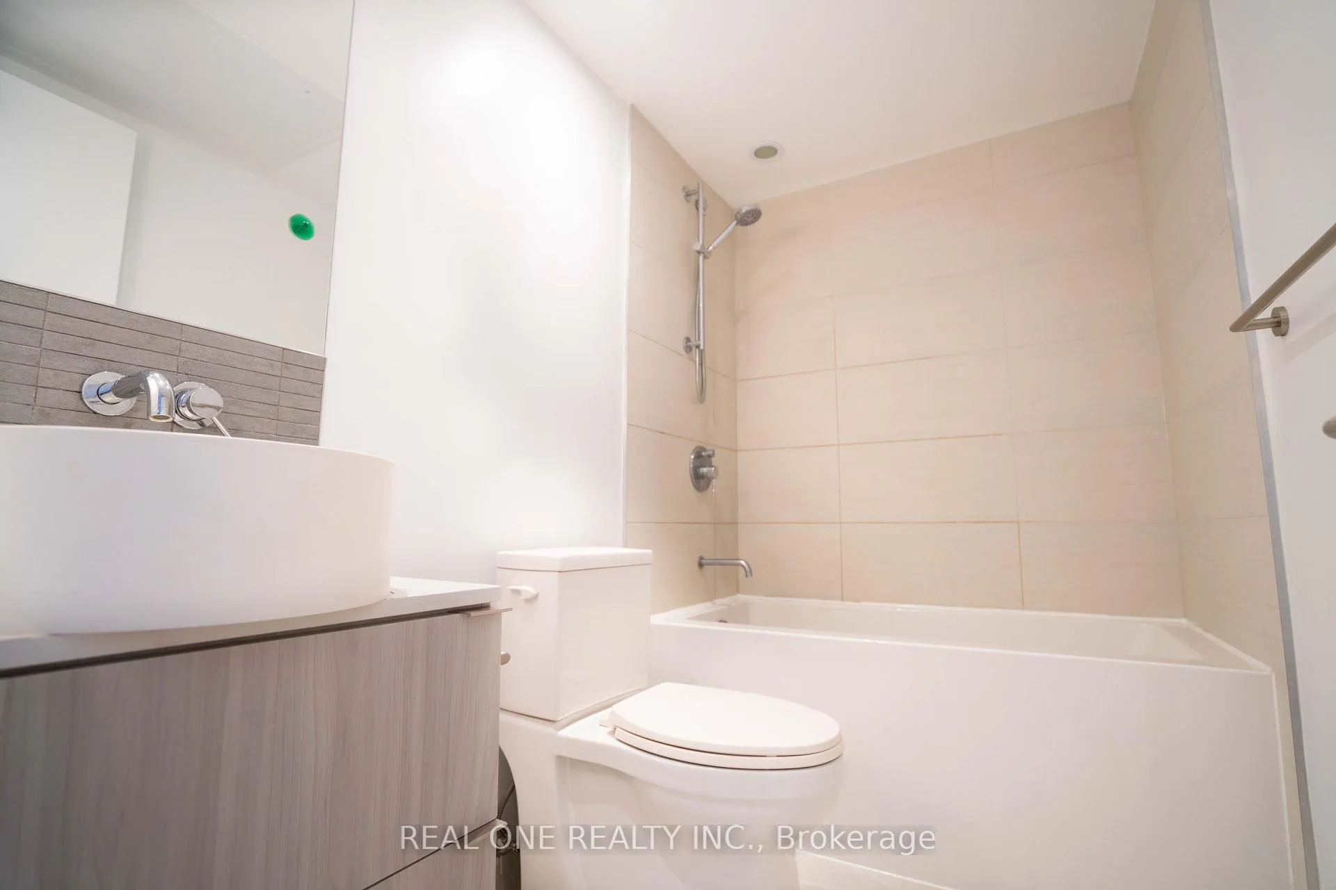 Photo 6 of Unit 318, 161 Roehampton Avenue, Toronto, Mount Pleasant West — HOMEH