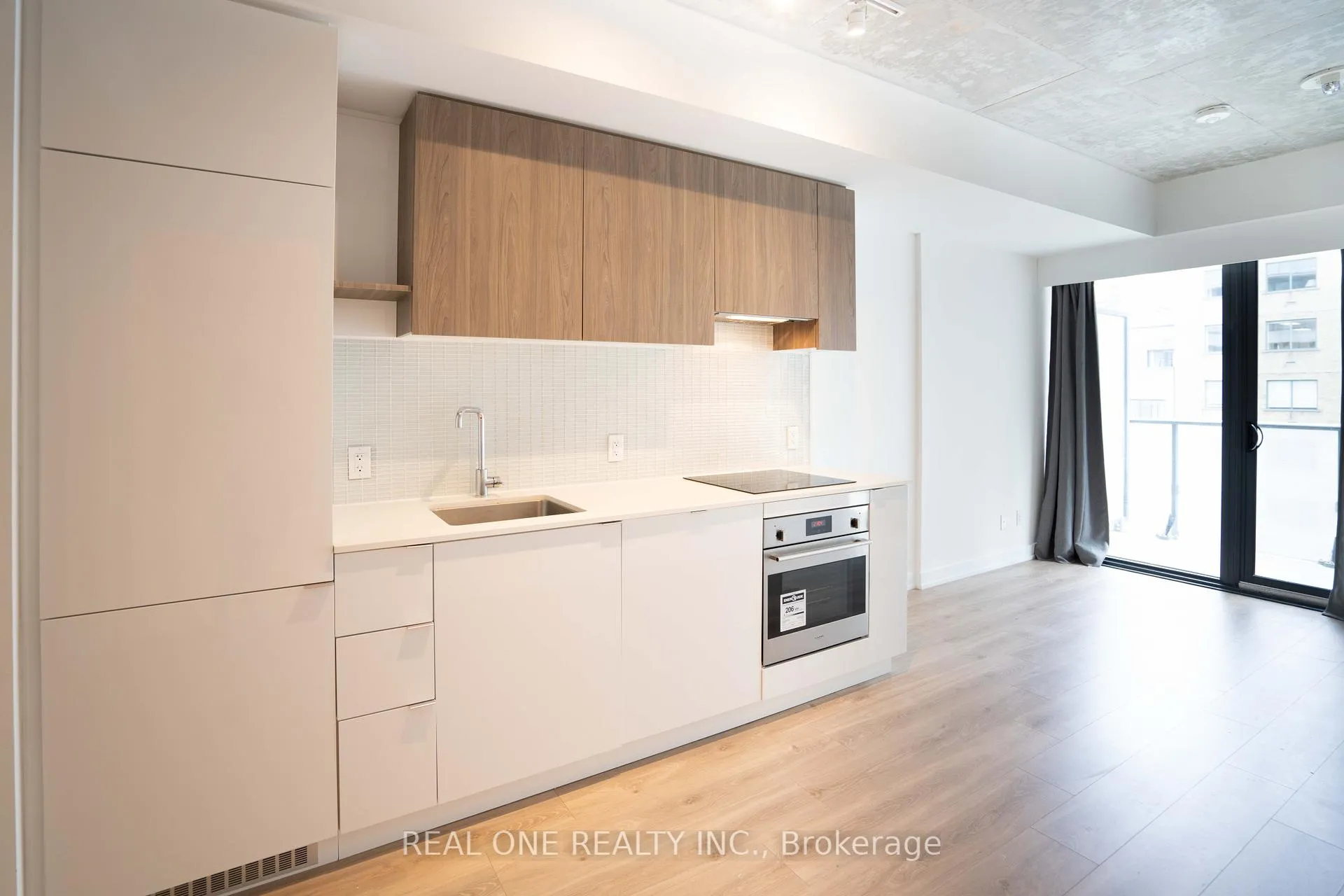 Photo 7 of Unit 318, 161 Roehampton Avenue, Toronto, Mount Pleasant West — HOMEH