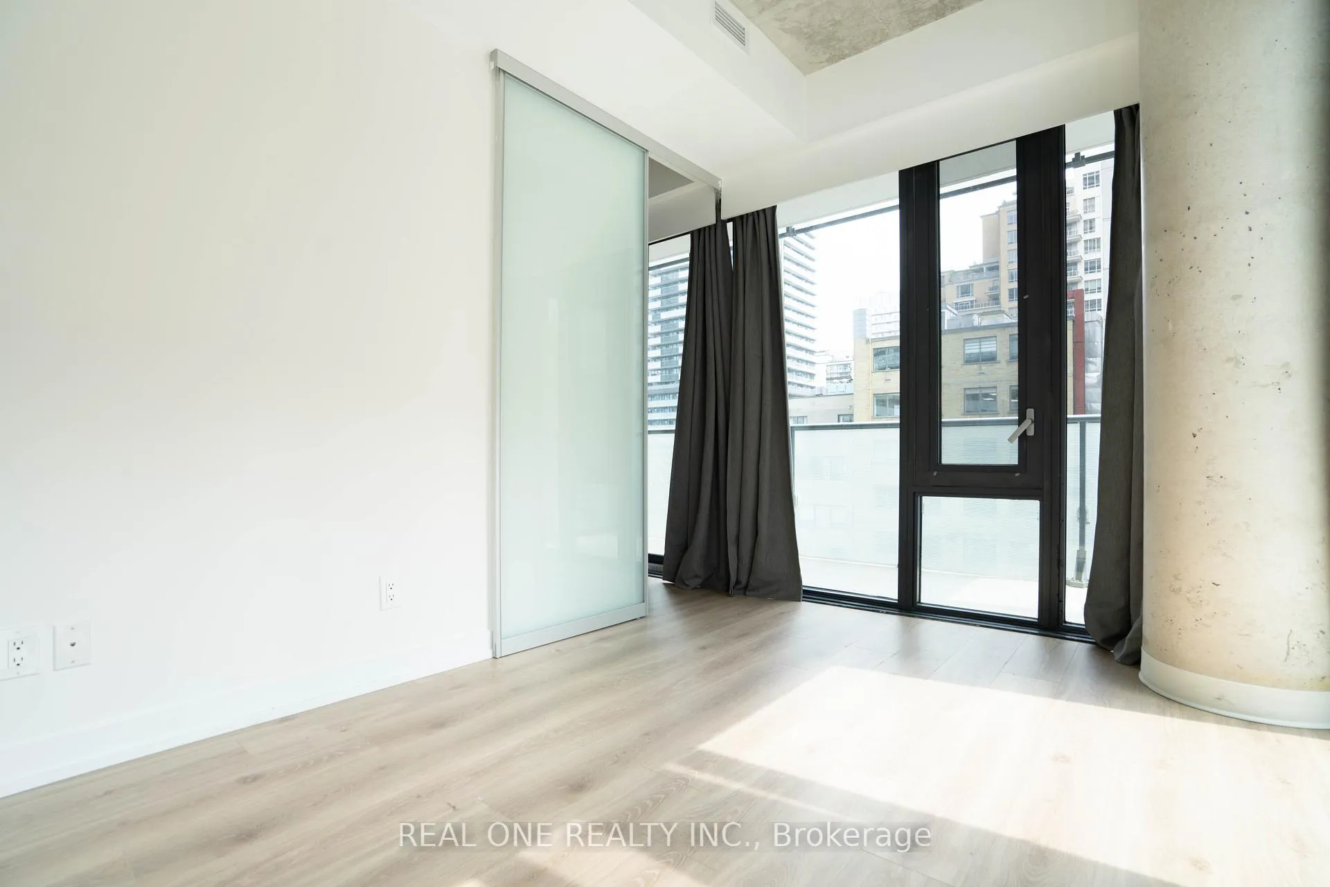 Photo 10 of Unit 318, 161 Roehampton Avenue, Toronto, Mount Pleasant West — HOMEH