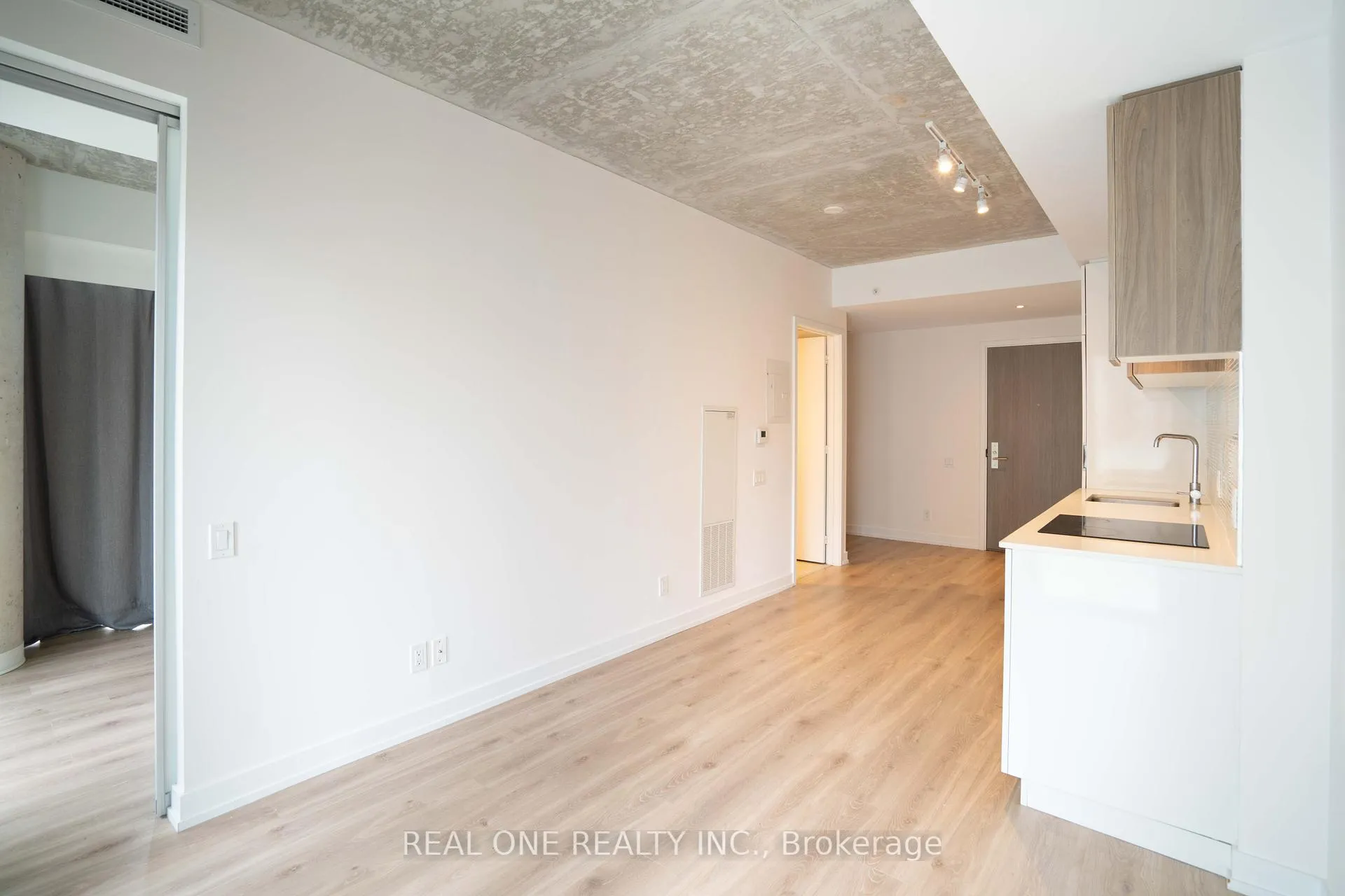 Photo 12 of Unit 318, 161 Roehampton Avenue, Toronto, Mount Pleasant West — HOMEH