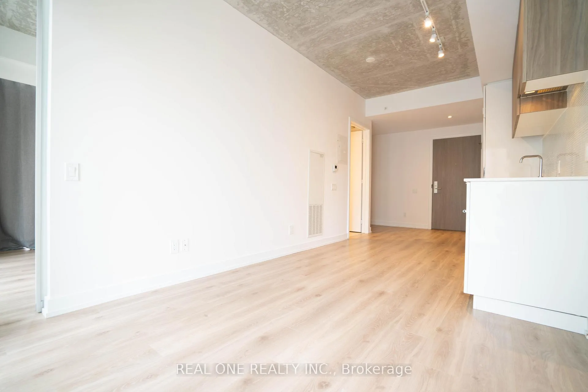 Photo 13 of Unit 318, 161 Roehampton Avenue, Toronto, Mount Pleasant West — HOMEH