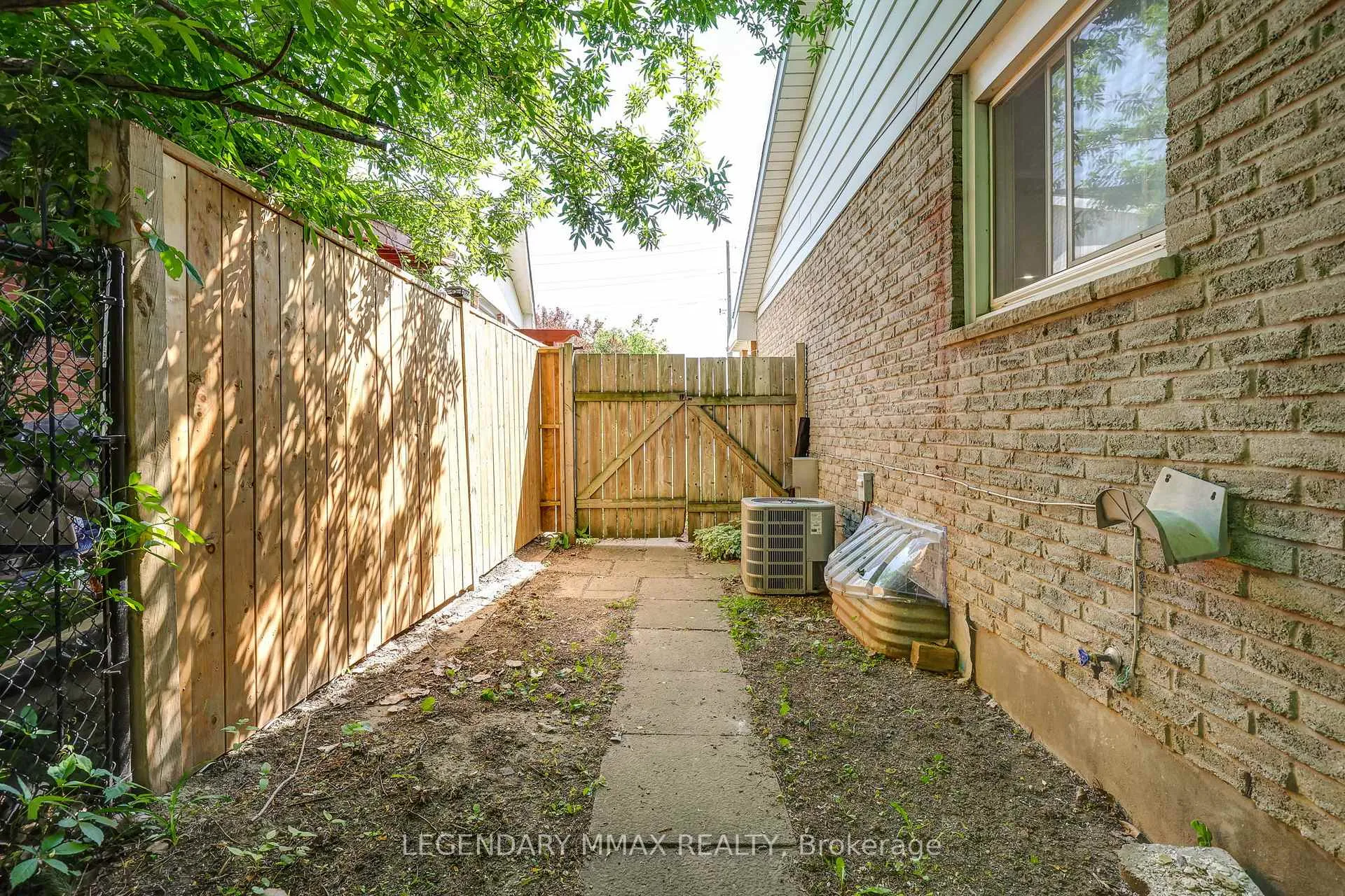 Photo 16 of 521 Clarke Road, London, East H — HOMEH