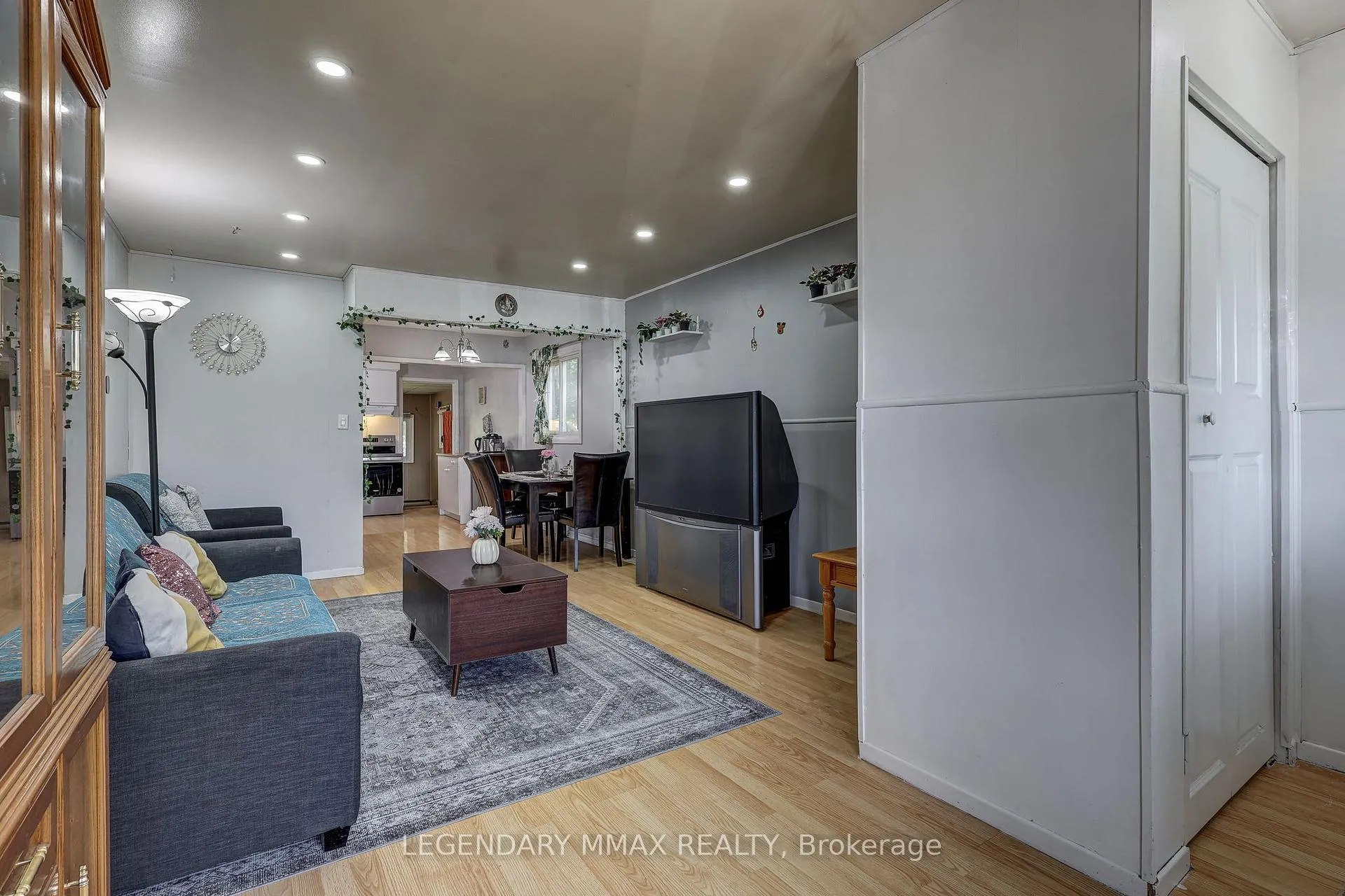 Photo 19 of 521 Clarke Road, London, East H — HOMEH