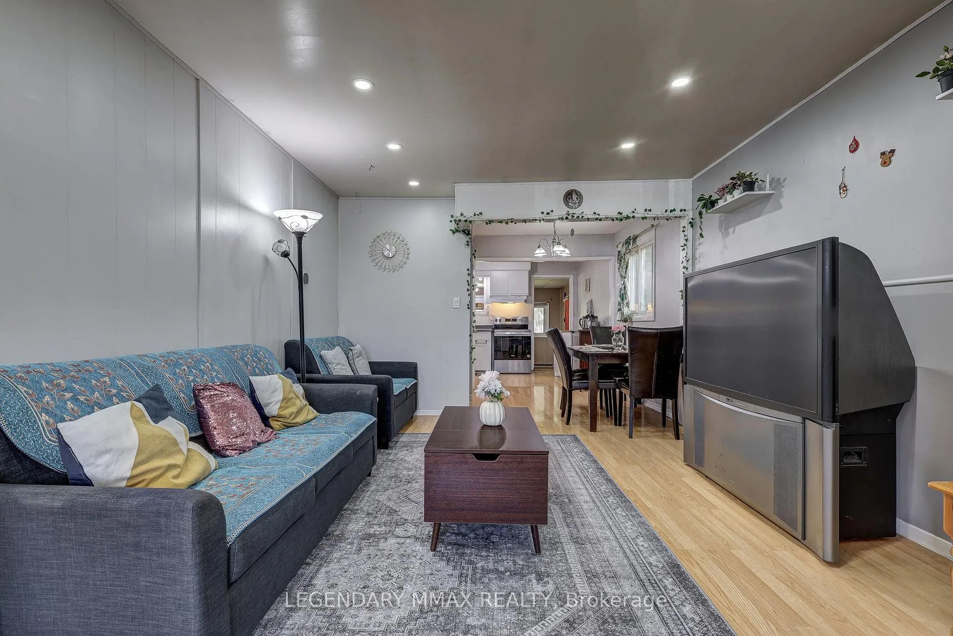 Photo 21 of 521 Clarke Road, London, East H — HOMEH