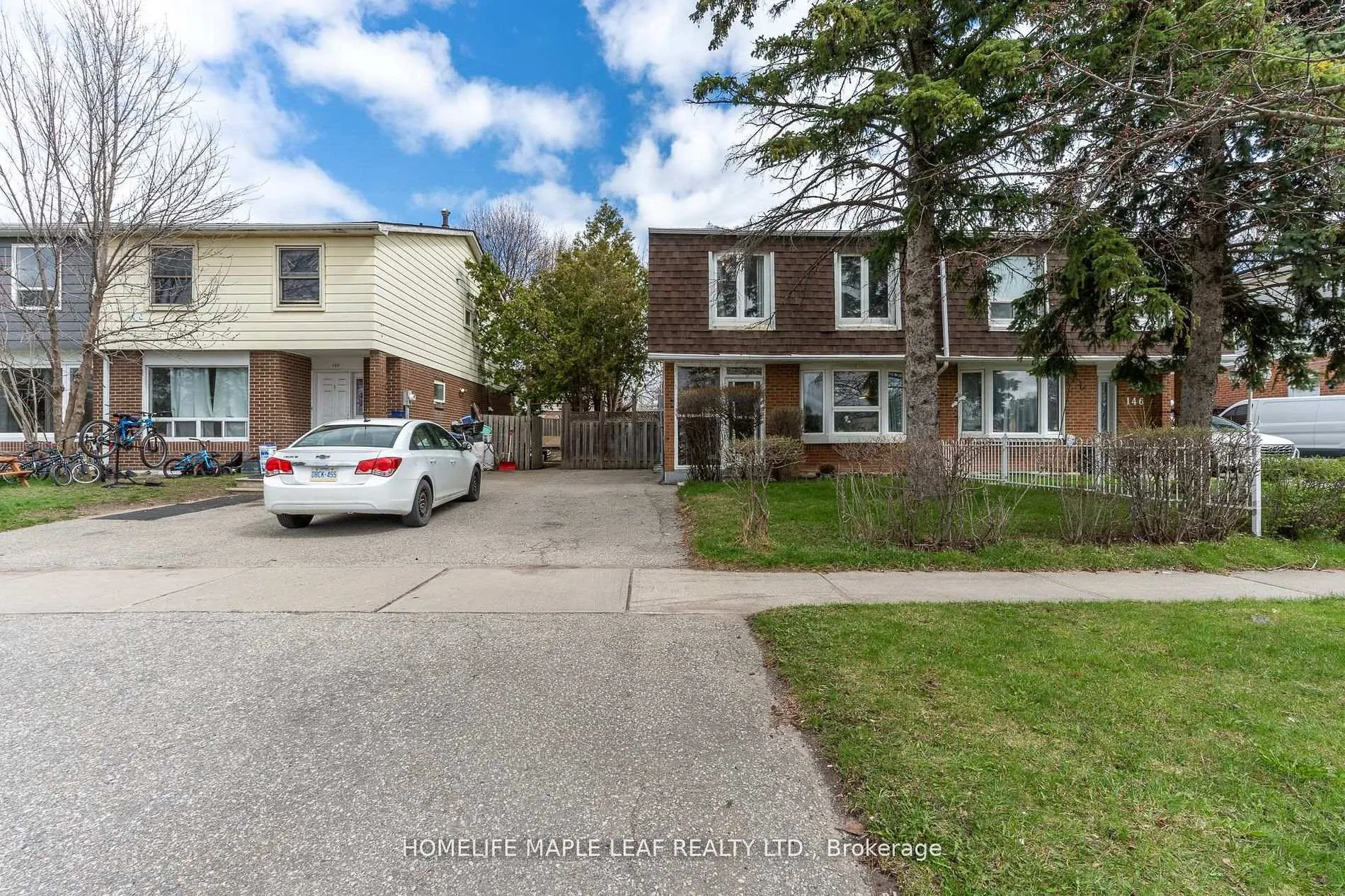 Front of 148 Hansen Road N