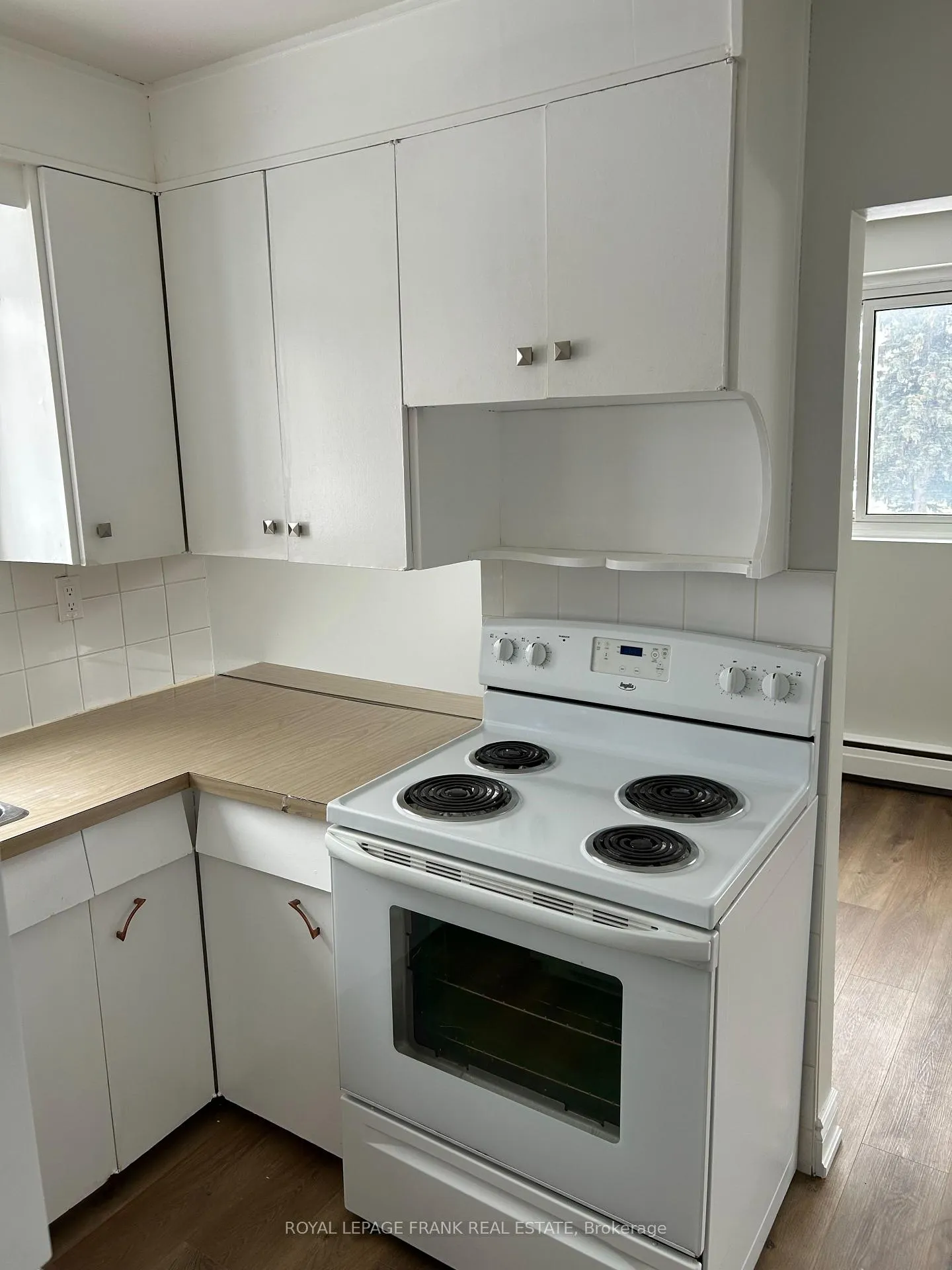Photo 5 of Unit 4, 180 Nipigon Street, Oshawa, McLaughlin — HOMEH