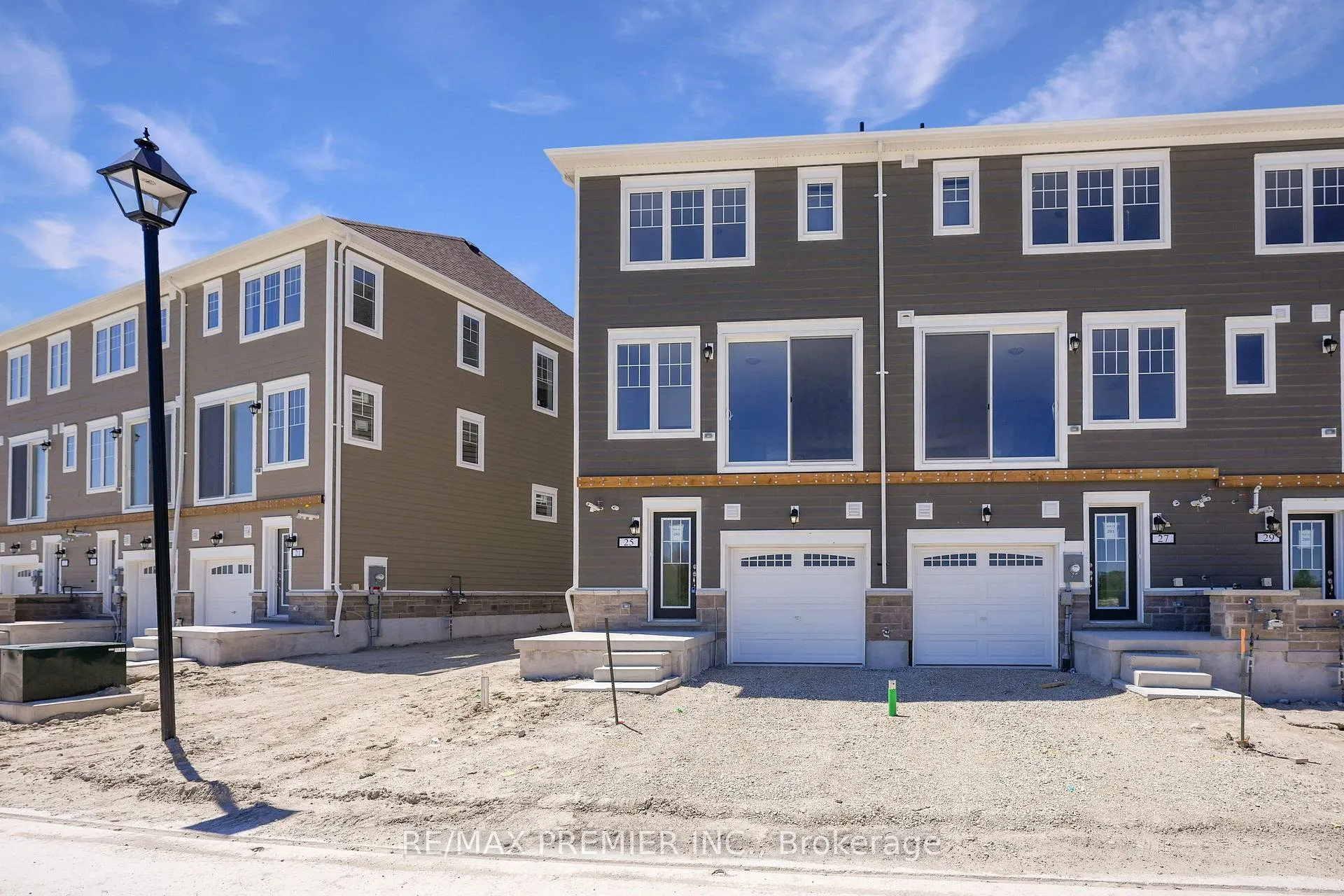 Photo 3 of 25 Sama Way, Wasaga Beach — HOMEH