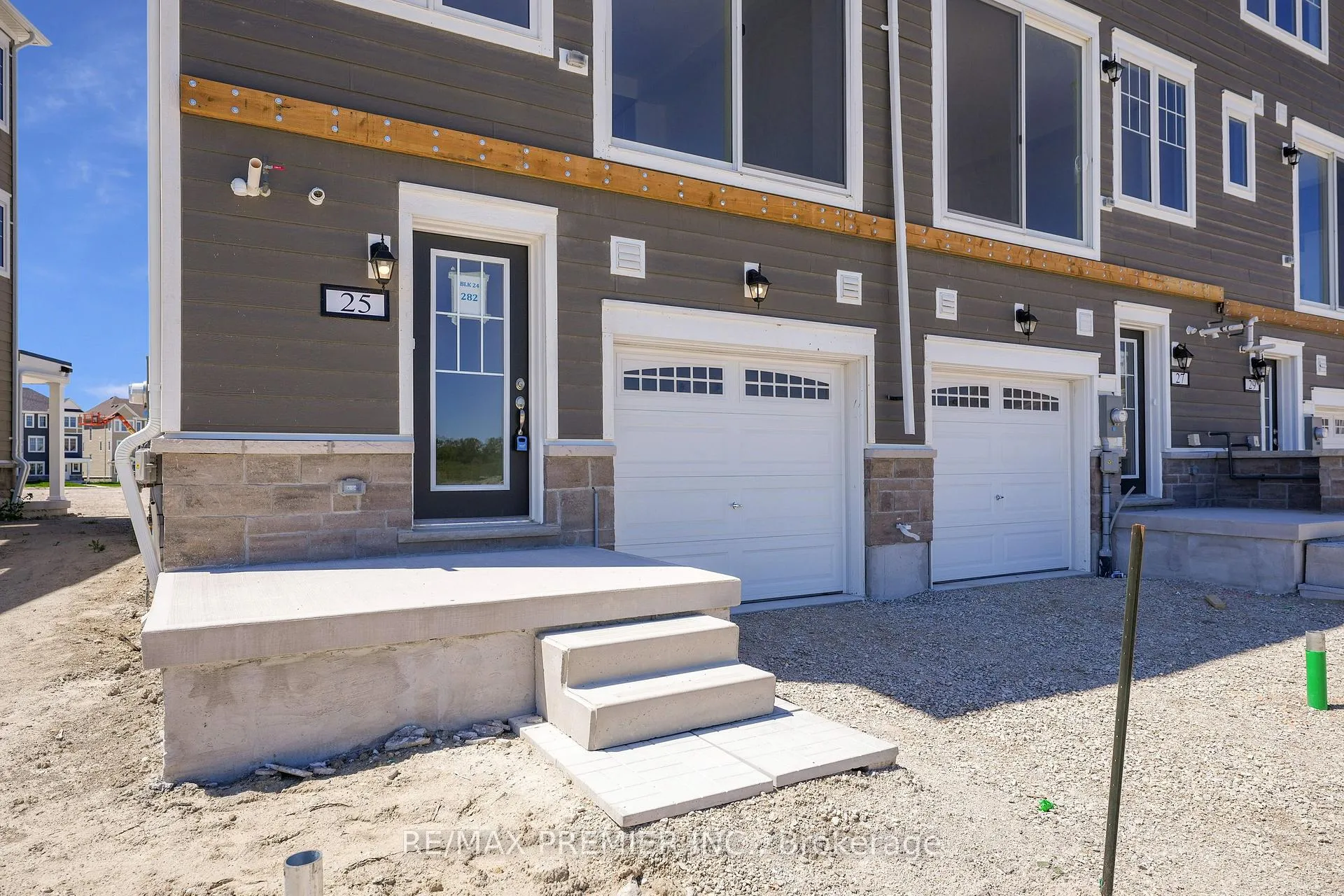 Photo 5 of 25 Sama Way, Wasaga Beach — HOMEH