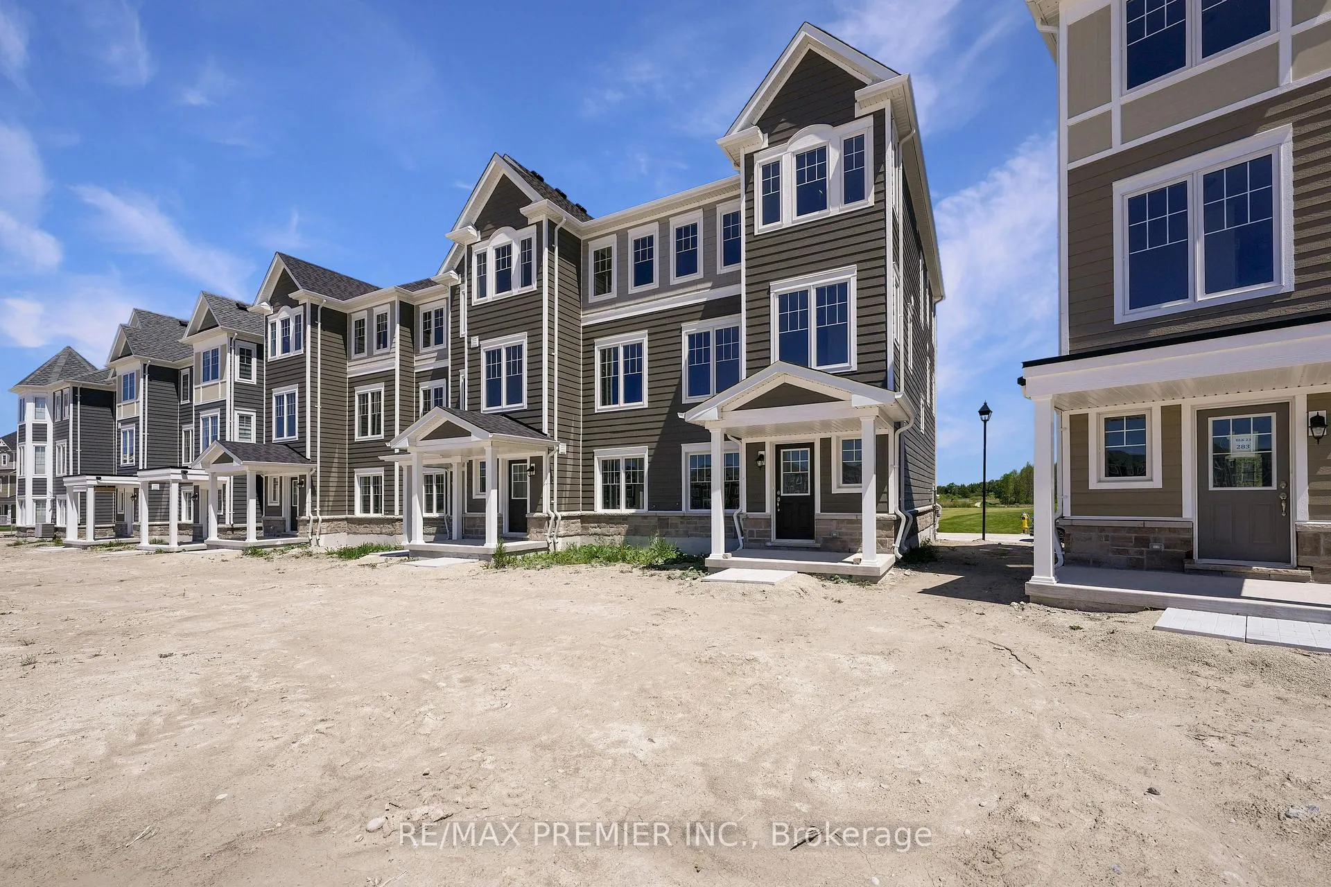 Photo 7 of 25 Sama Way, Wasaga Beach — HOMEH