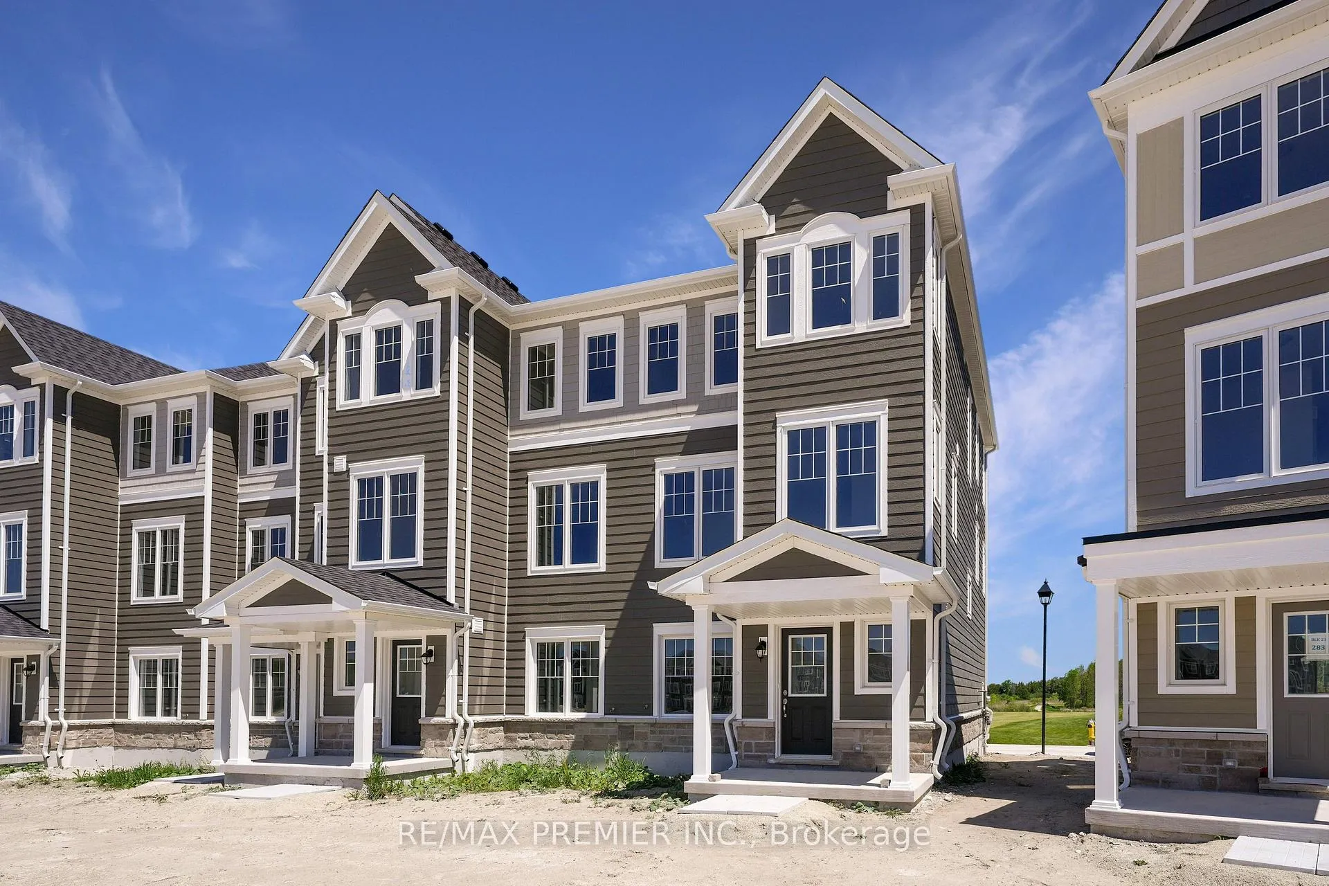 Photo 8 of 25 Sama Way, Wasaga Beach — HOMEH