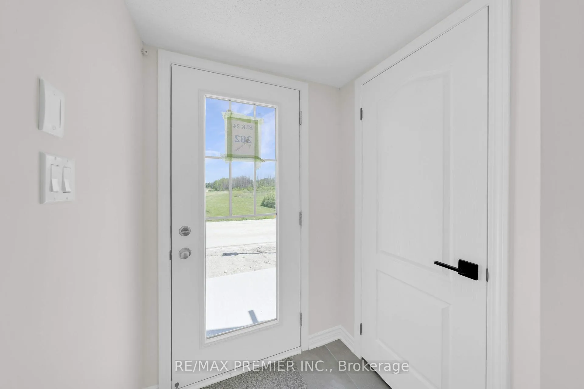 Photo 11 of 25 Sama Way, Wasaga Beach — HOMEH