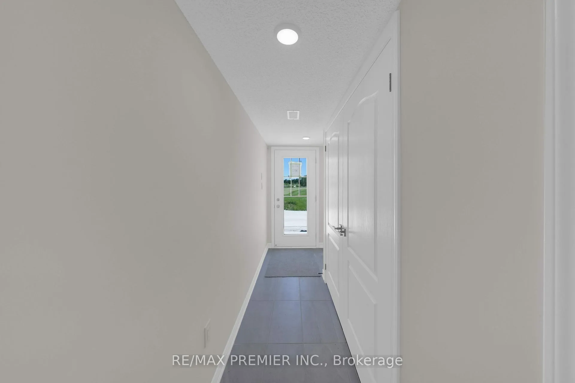 Photo 12 of 25 Sama Way, Wasaga Beach — HOMEH