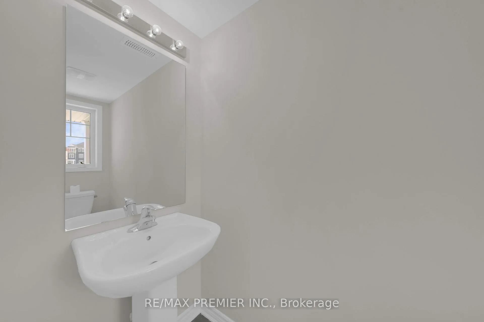 Photo 16 of 25 Sama Way, Wasaga Beach — HOMEH