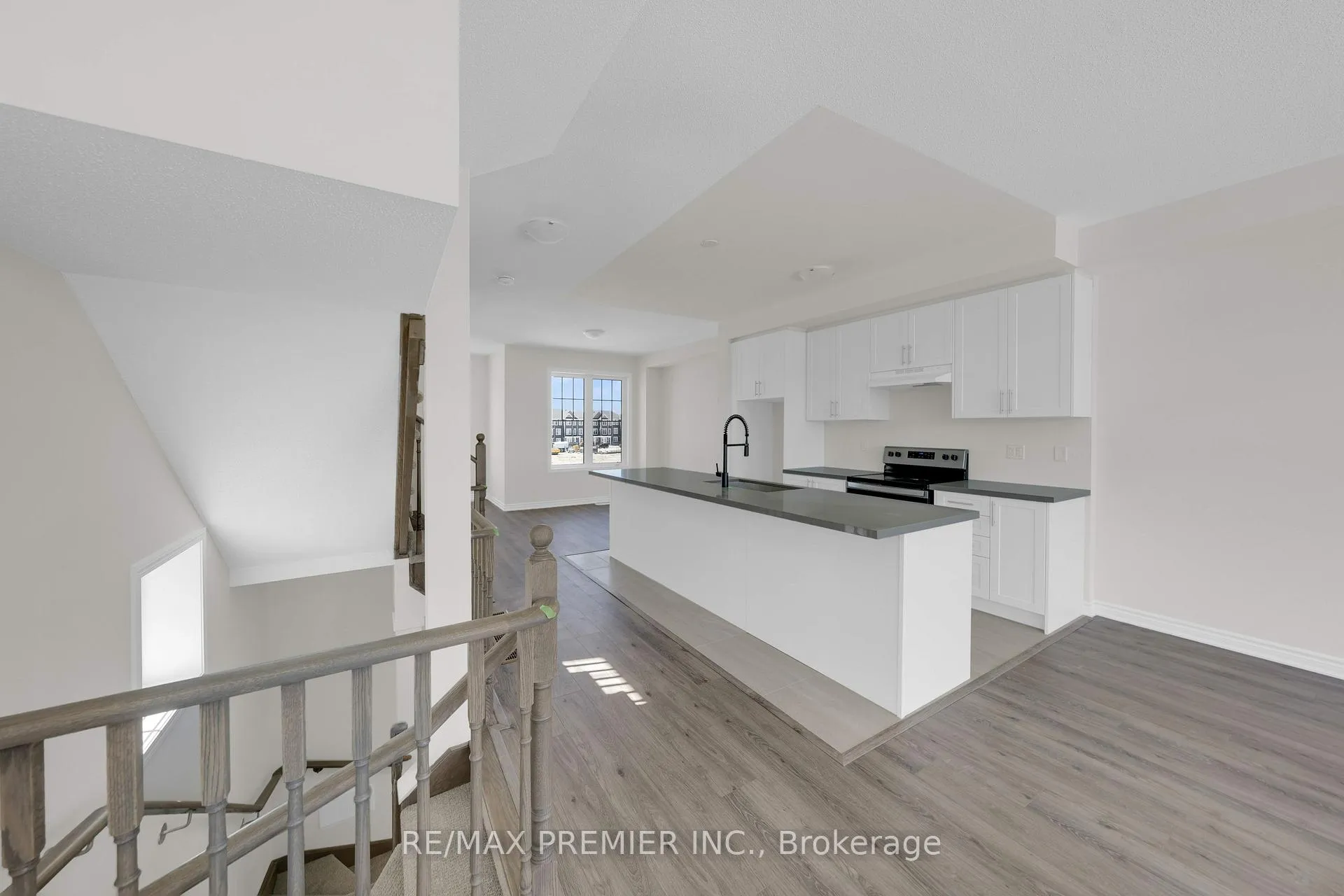 Photo 17 of 25 Sama Way, Wasaga Beach — HOMEH