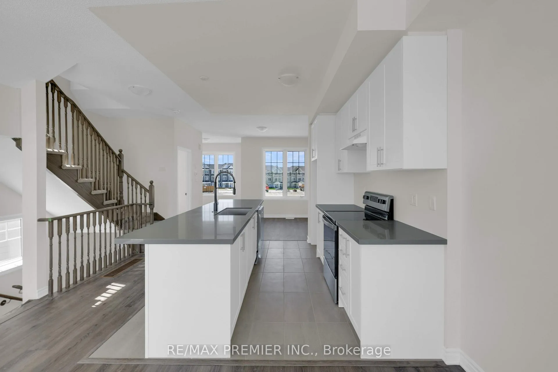 Photo 21 of 25 Sama Way, Wasaga Beach — HOMEH