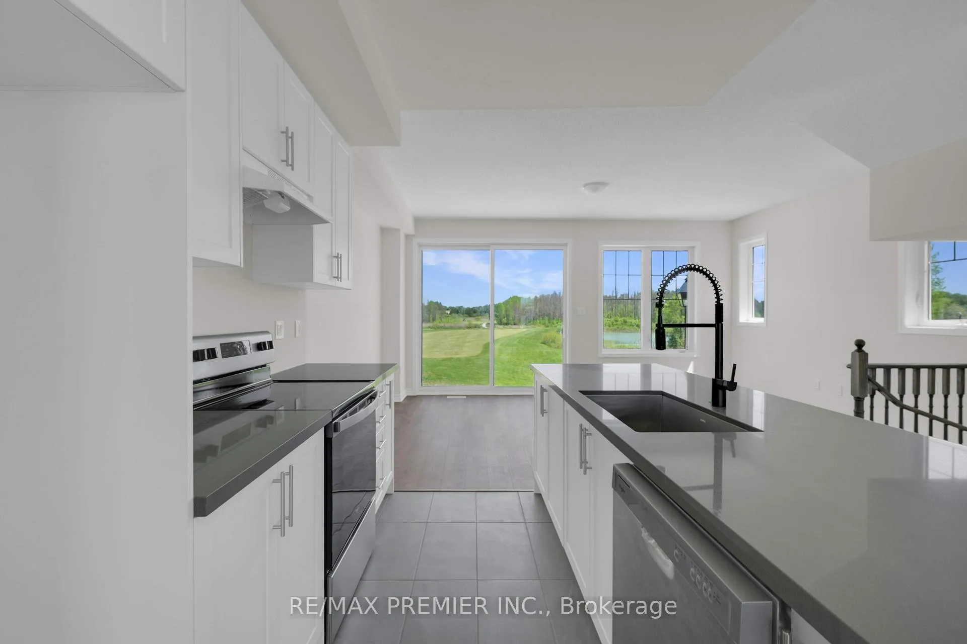 Photo 26 of 25 Sama Way, Wasaga Beach — HOMEH