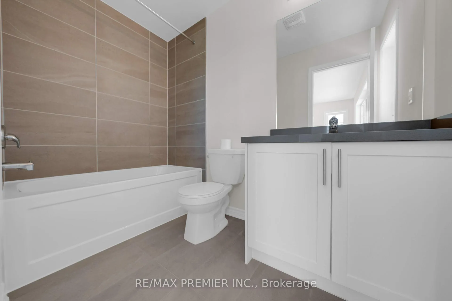 Photo 37 of 25 Sama Way, Wasaga Beach — HOMEH