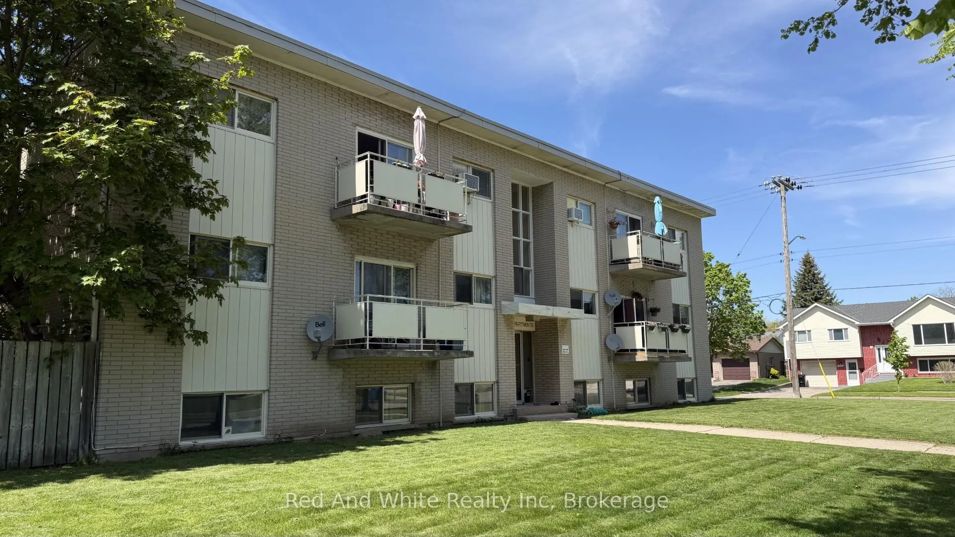 Photo 3 of 206 Indian Road, Kitchener — HOMEH